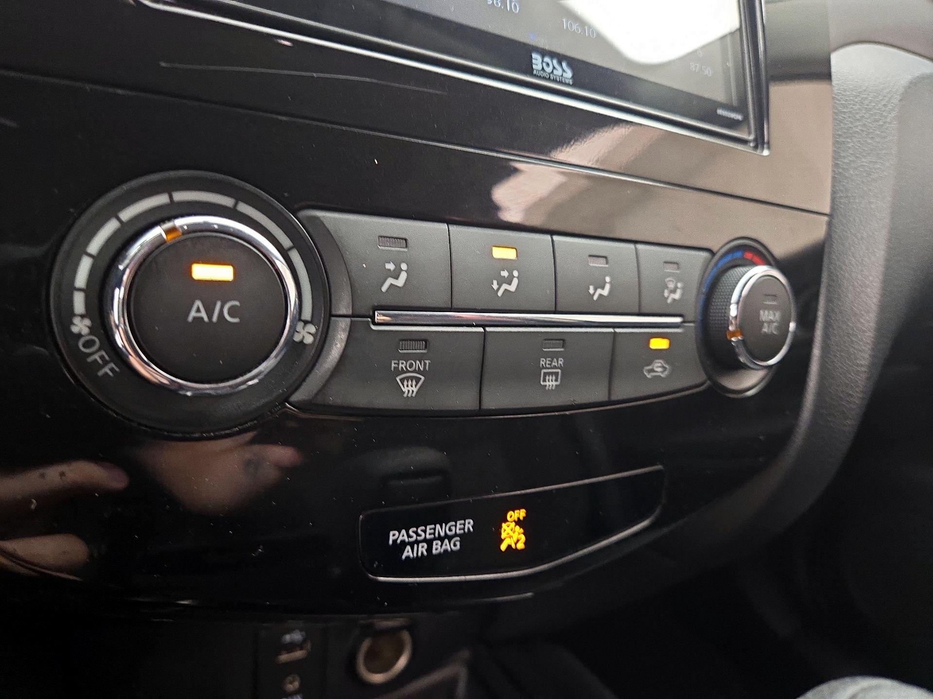 Thumbnail: 2016 Nissan Rogue - 16