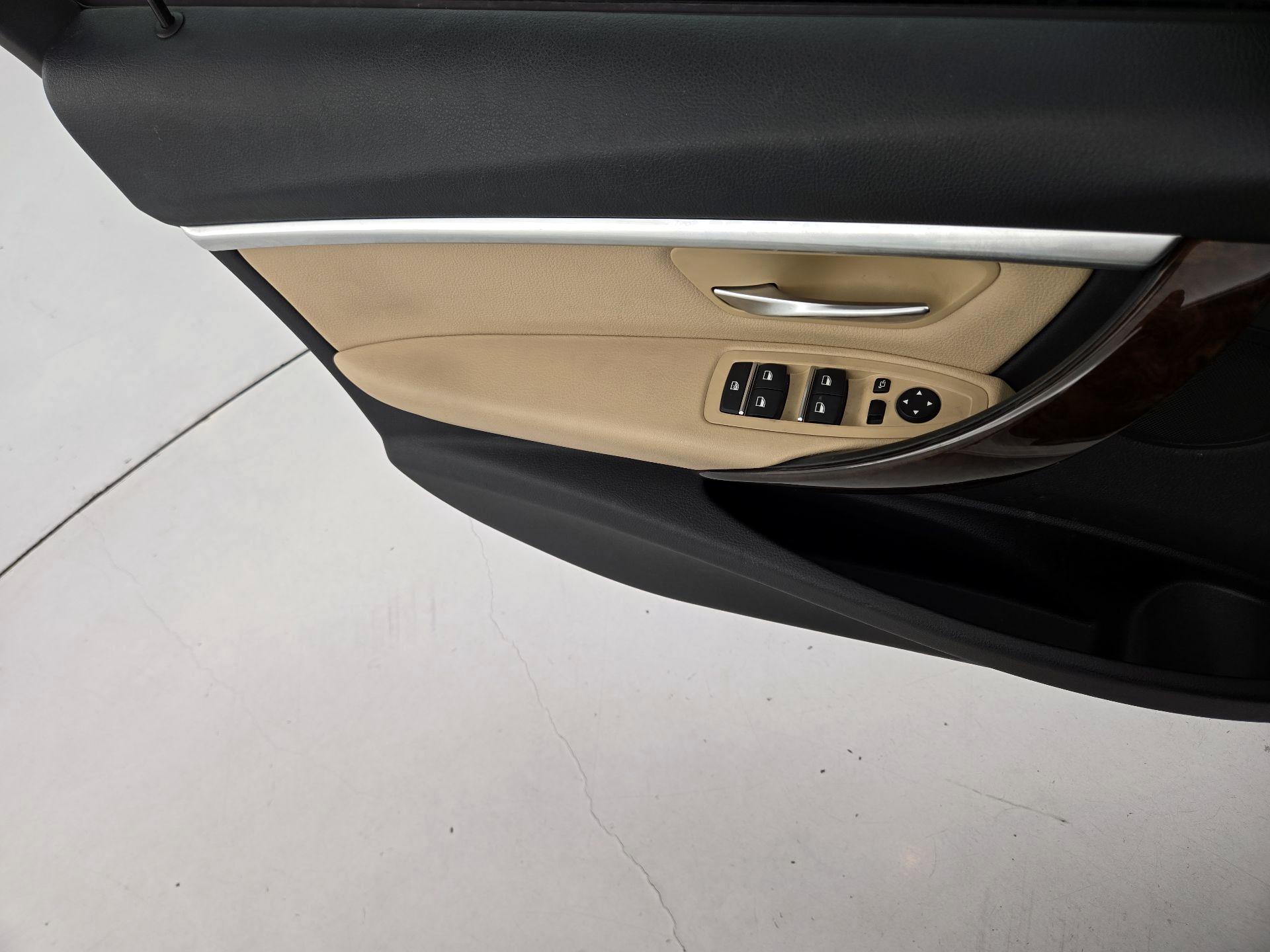 Thumbnail: 2017 BMW 3 Series - 12