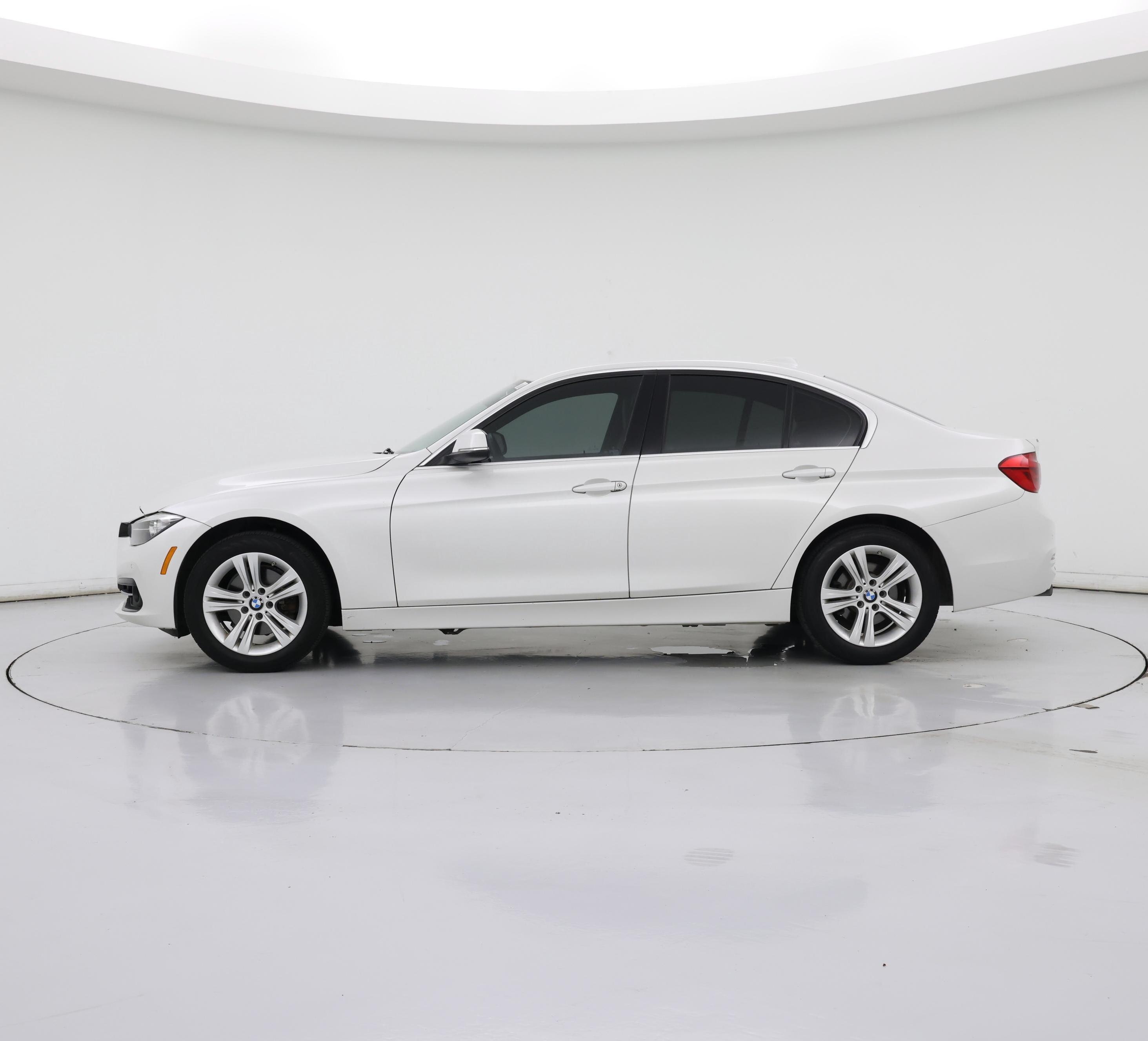 Thumbnail: 2017 BMW 3 Series - 3