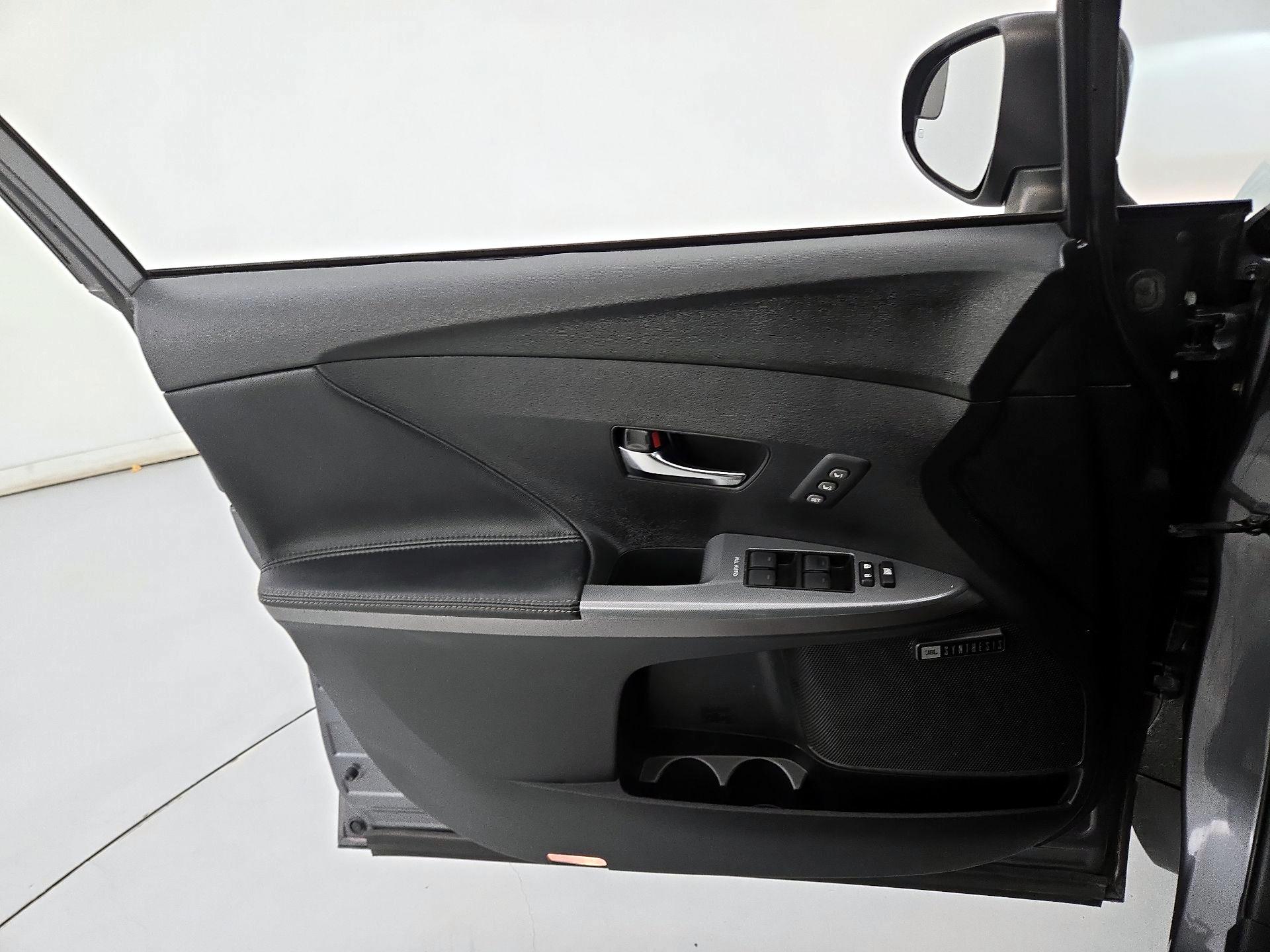 Thumbnail: 2014 Toyota Venza - 12