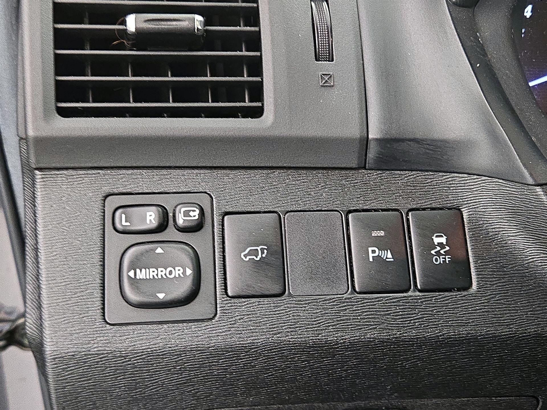 Thumbnail: 2014 Toyota Venza - 13