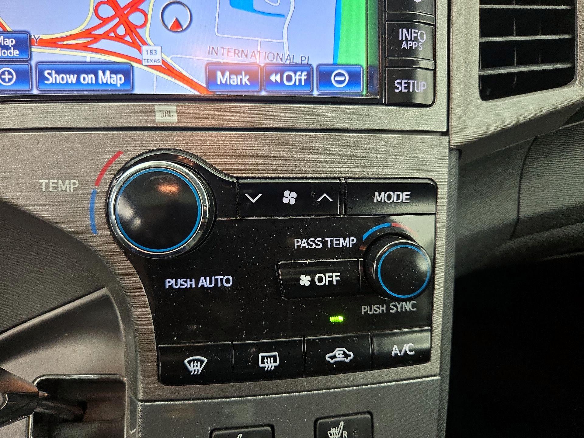 Thumbnail: 2014 Toyota Venza - 17