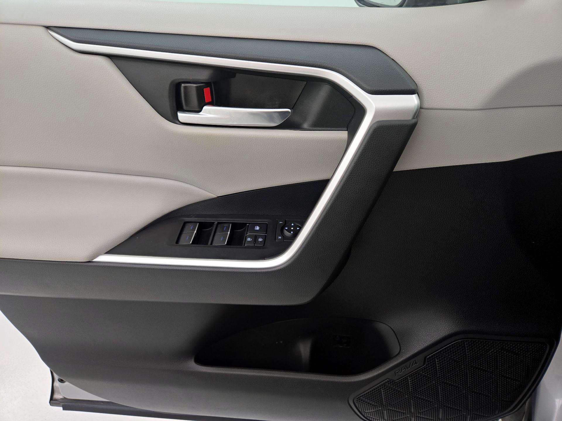 Thumbnail: 2022 Toyota RAV4 - 12