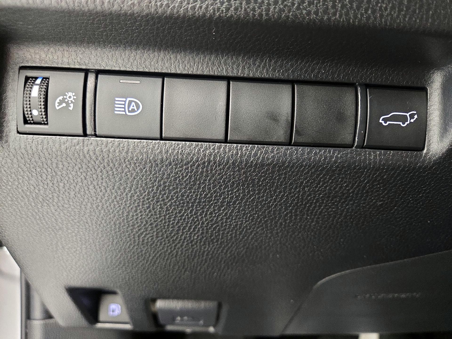 Thumbnail: 2022 Toyota RAV4 - 13