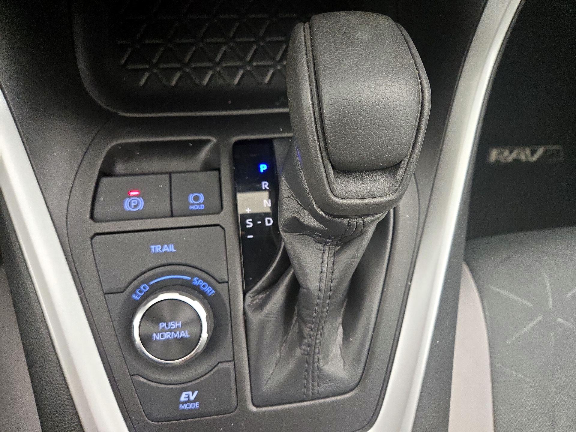 Thumbnail: 2022 Toyota RAV4 - 17