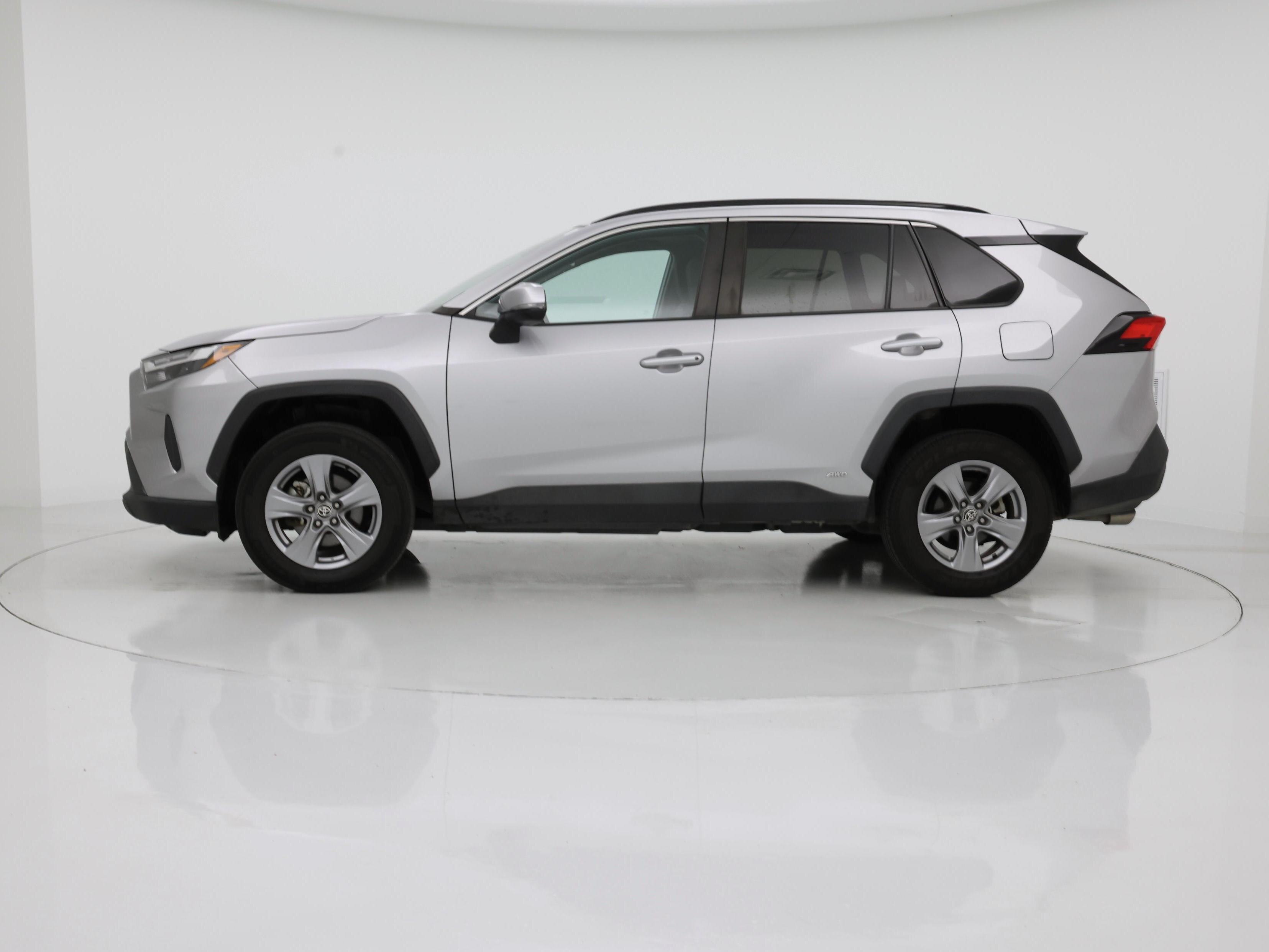 Thumbnail: 2022 Toyota RAV4 - 3