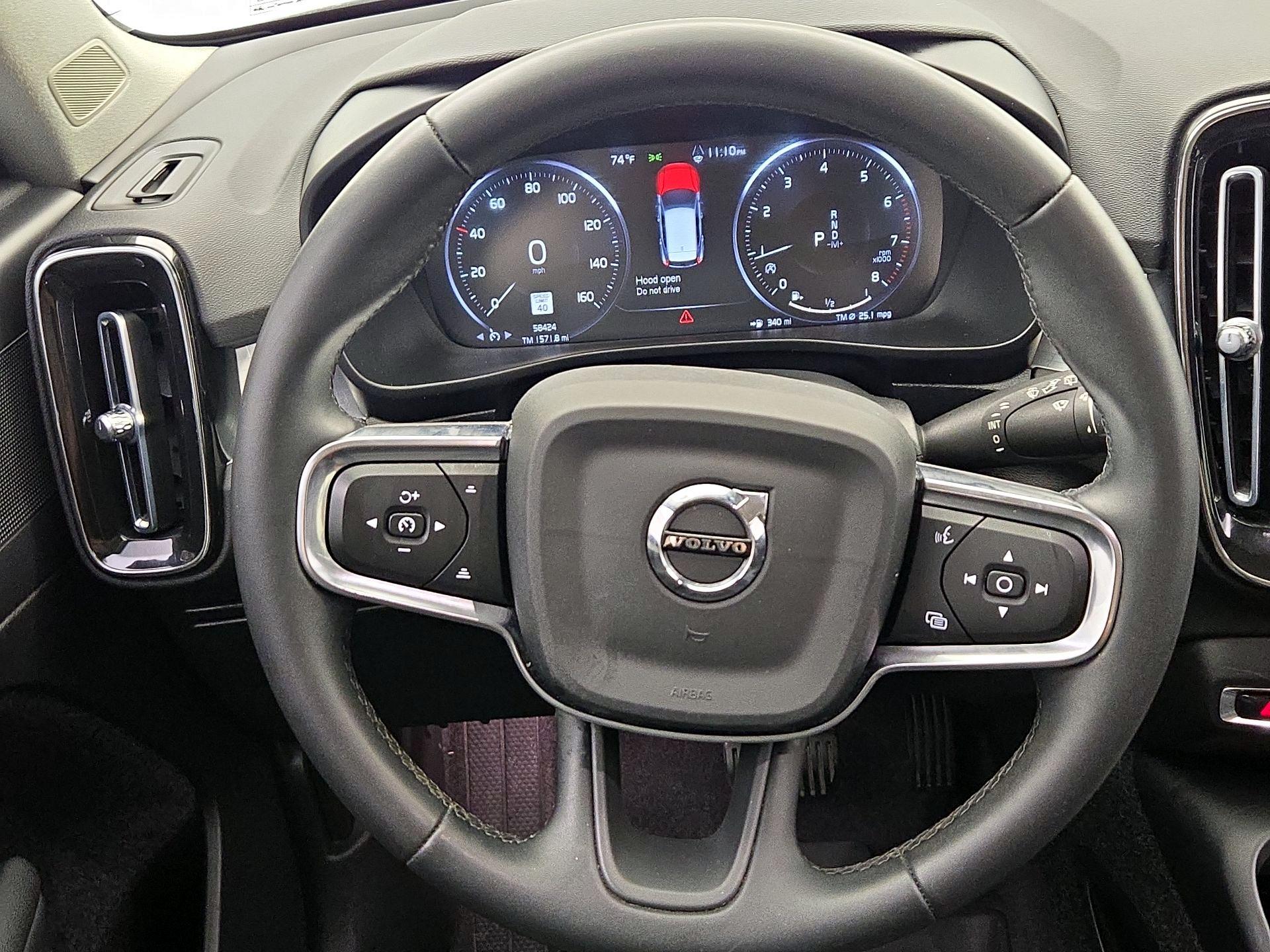 Thumbnail: 2022 Volvo XC40 - 10