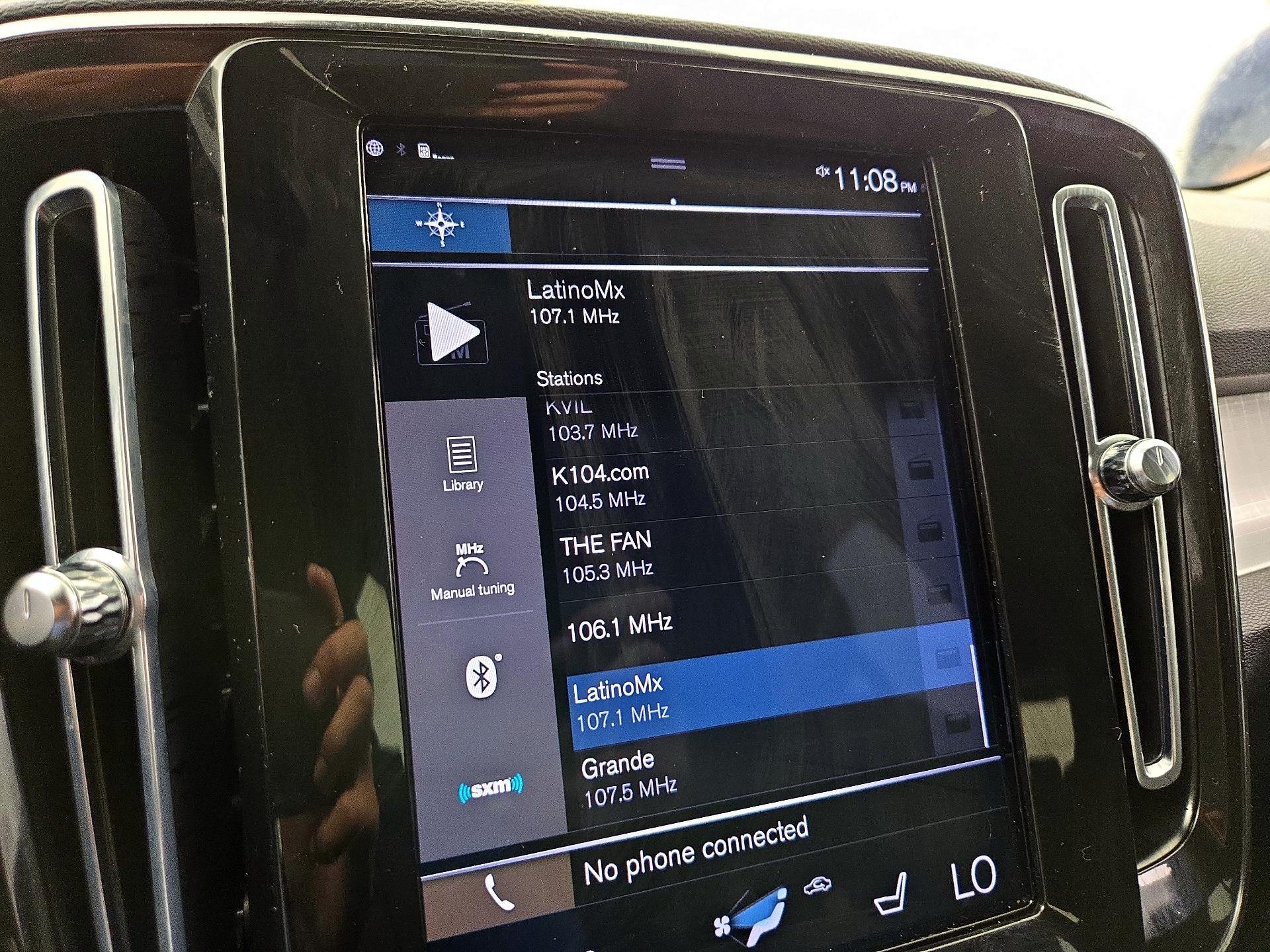 Thumbnail: 2022 Volvo XC40 - 16