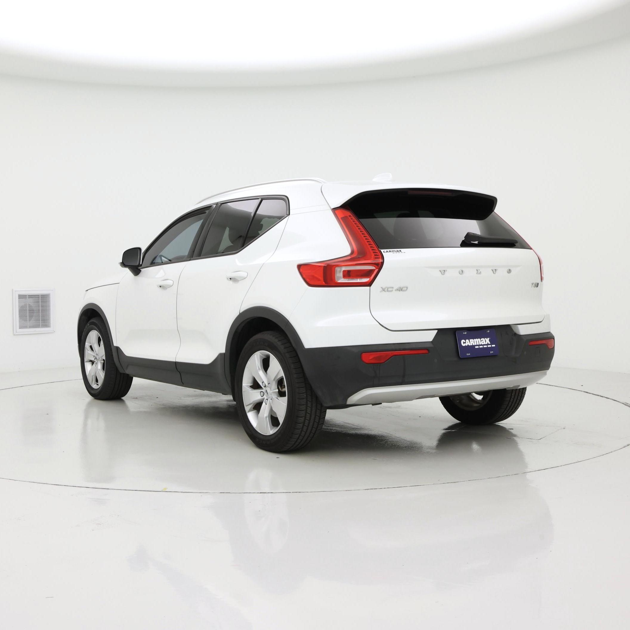 Thumbnail: 2022 Volvo XC40 - 2