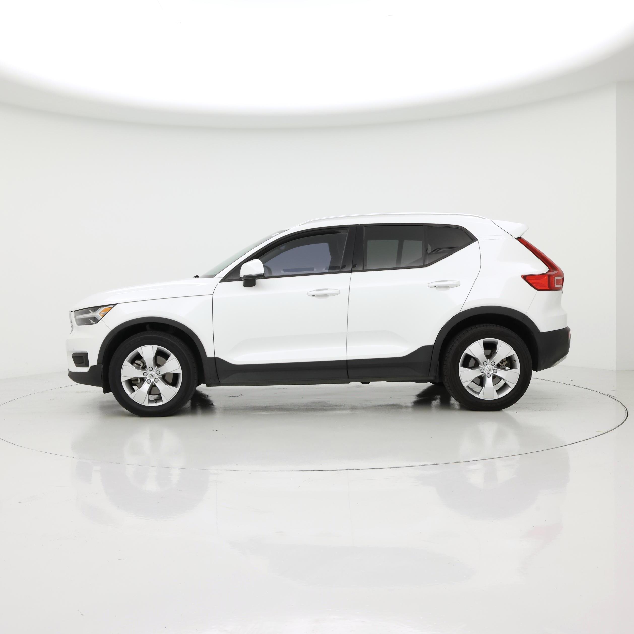 Thumbnail: 2022 Volvo XC40 - 3
