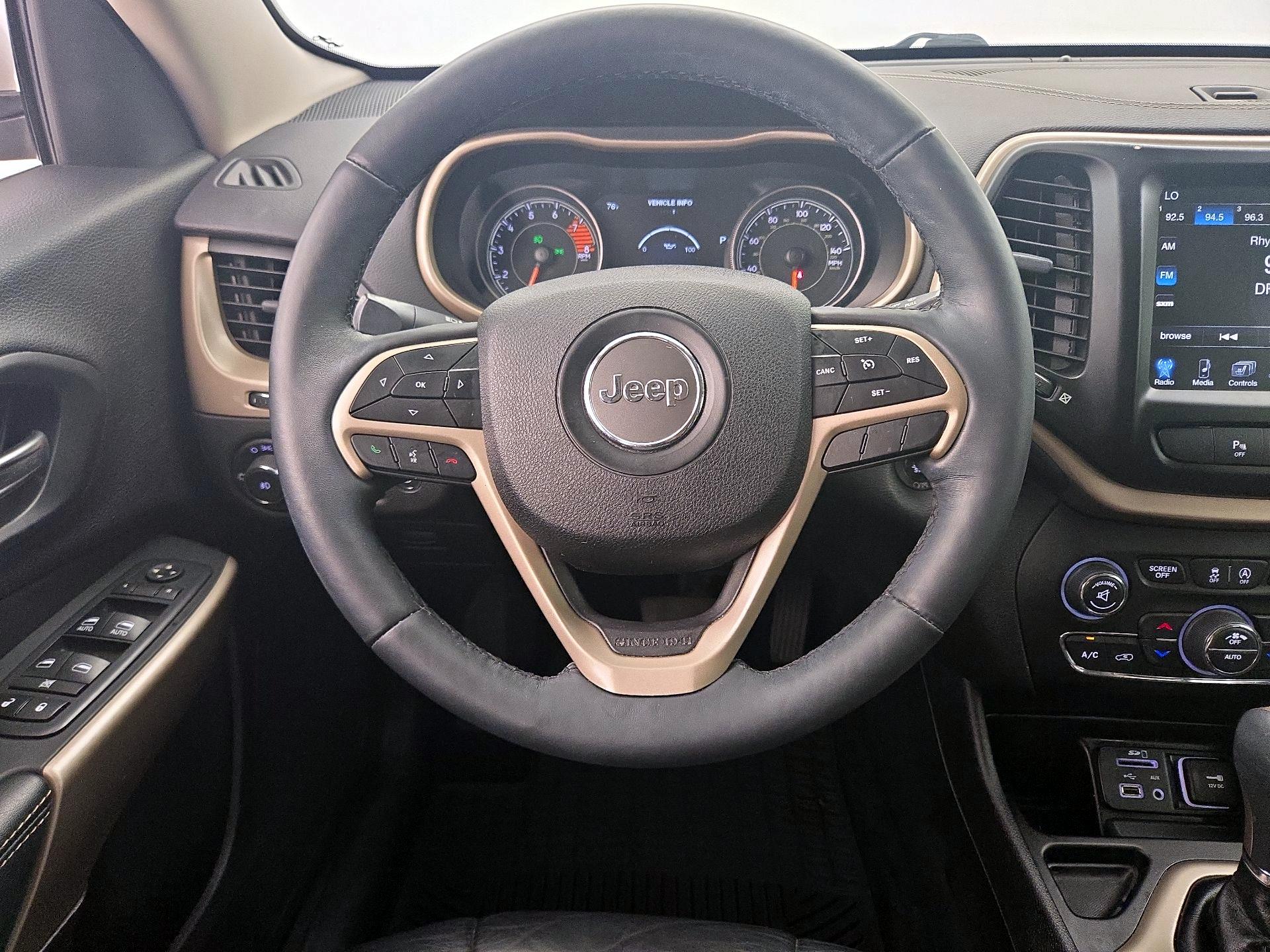 Thumbnail: 2018 Jeep Cherokee - 10