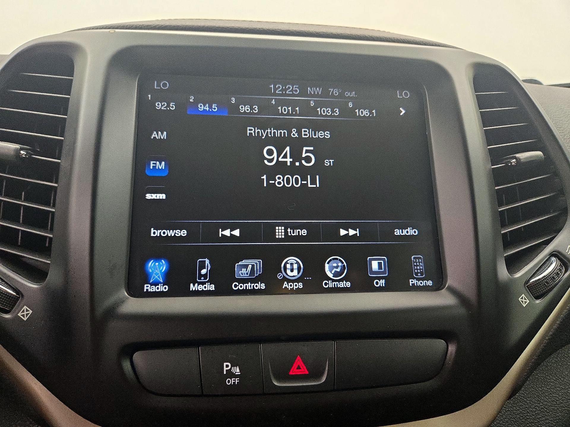 Thumbnail: 2018 Jeep Cherokee - 15