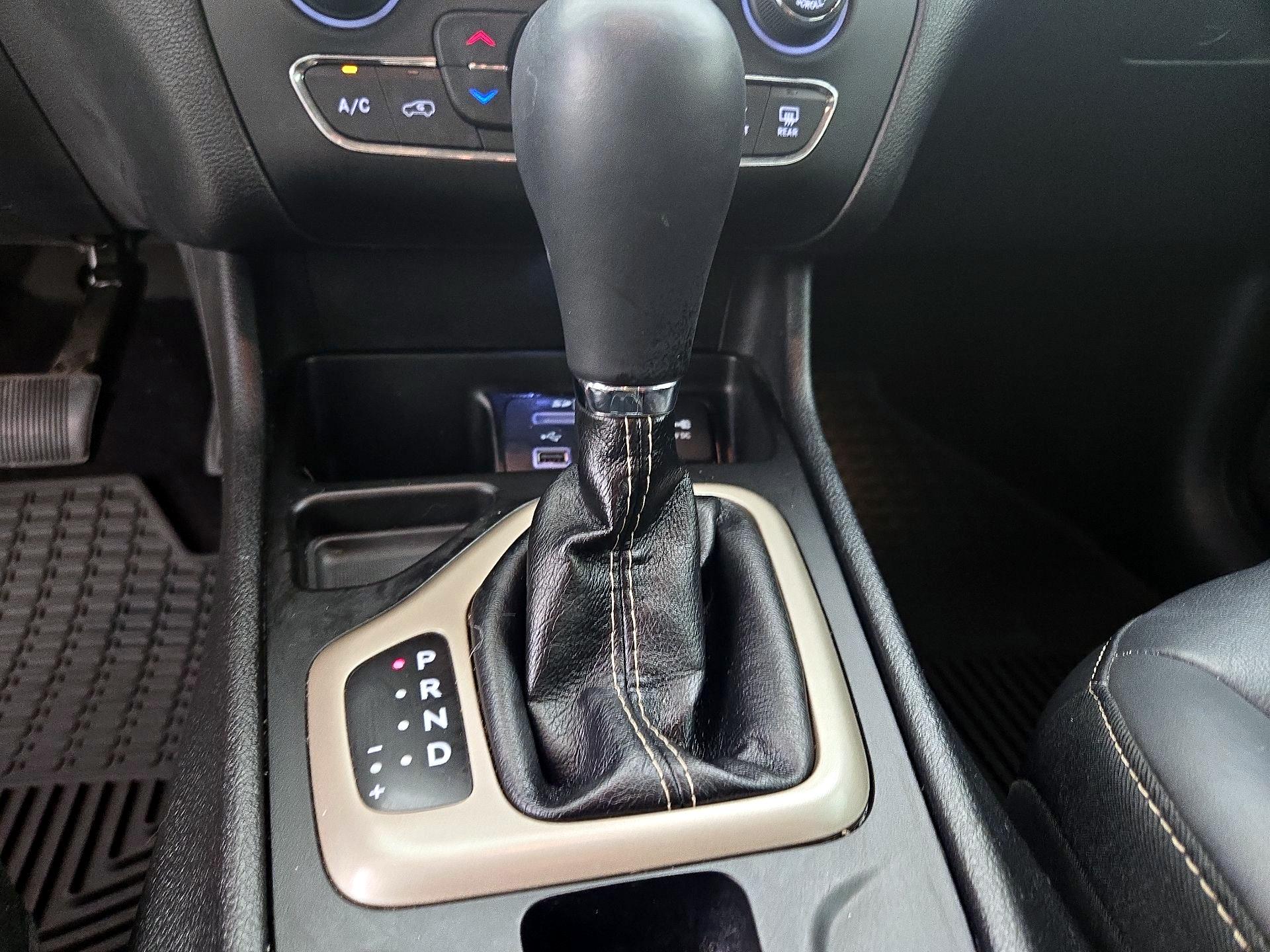 Thumbnail: 2018 Jeep Cherokee - 17
