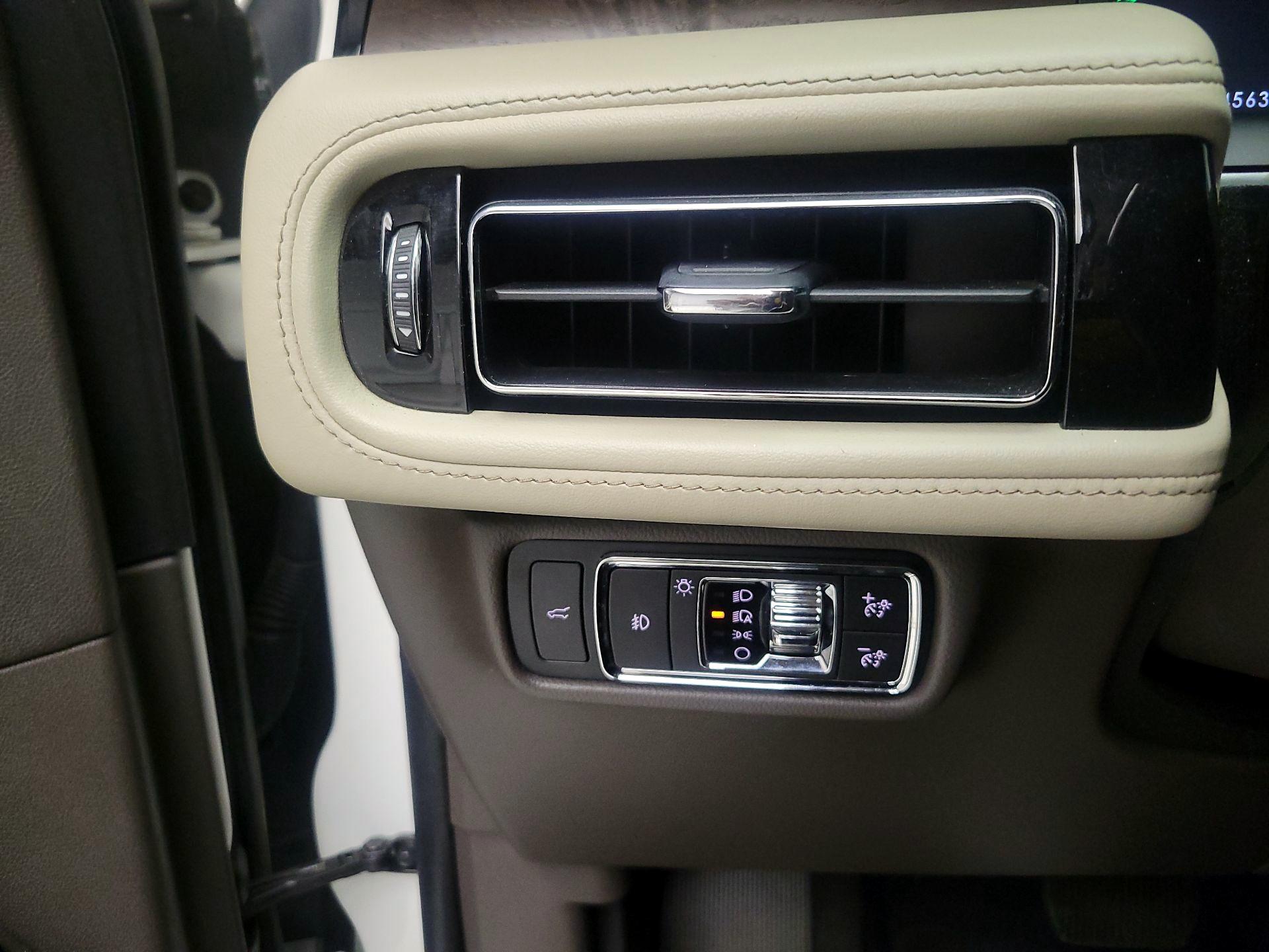 Thumbnail: 2020 Lincoln Aviator - 13
