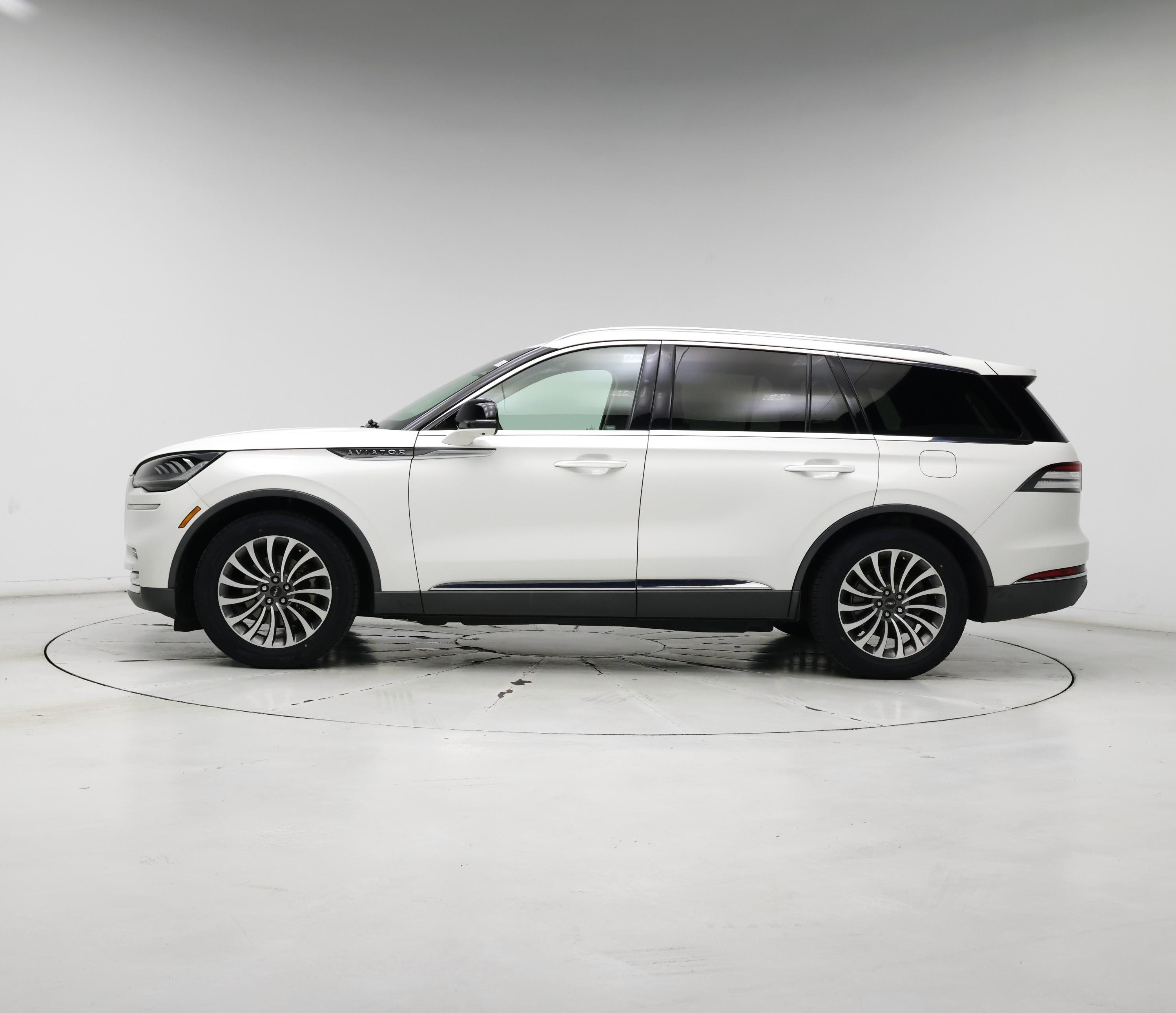 Thumbnail: 2020 Lincoln Aviator - 3