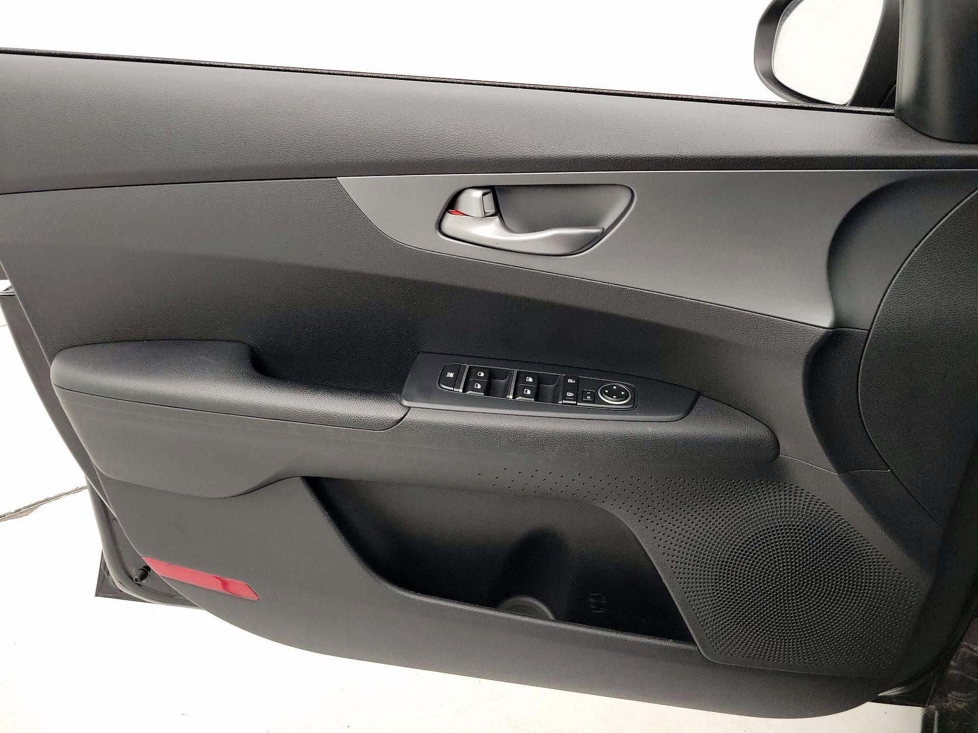 Thumbnail: 2021 Kia Forte - 12