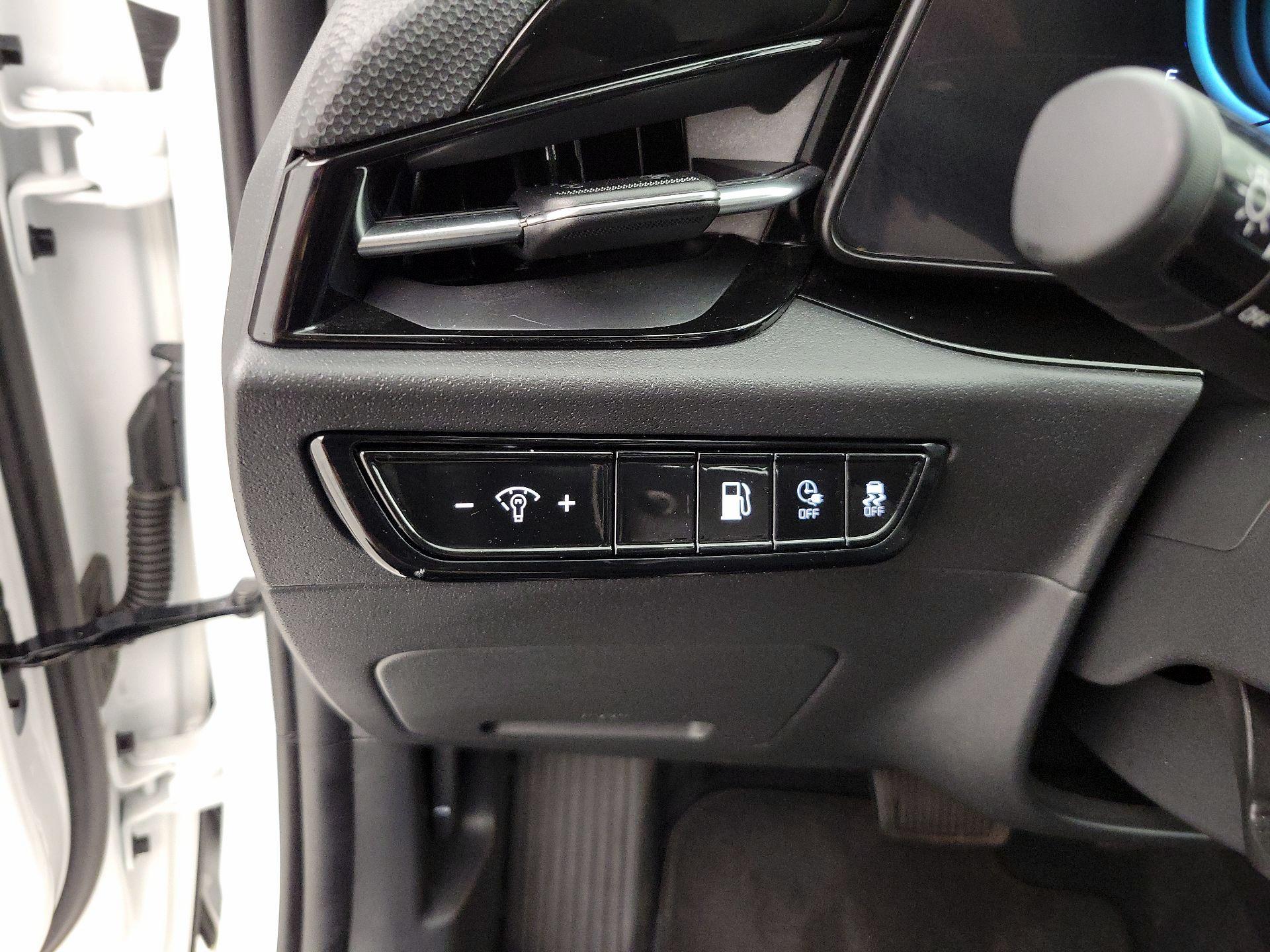 Thumbnail: 2023 Kia Niro - 13