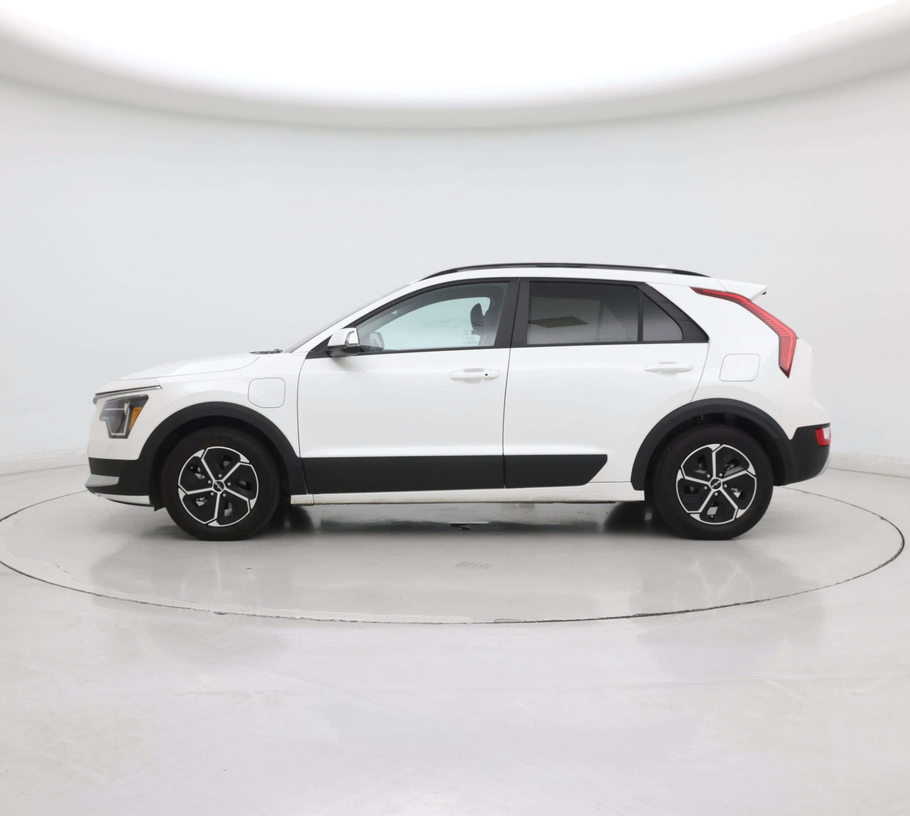 Thumbnail: 2023 Kia Niro - 3