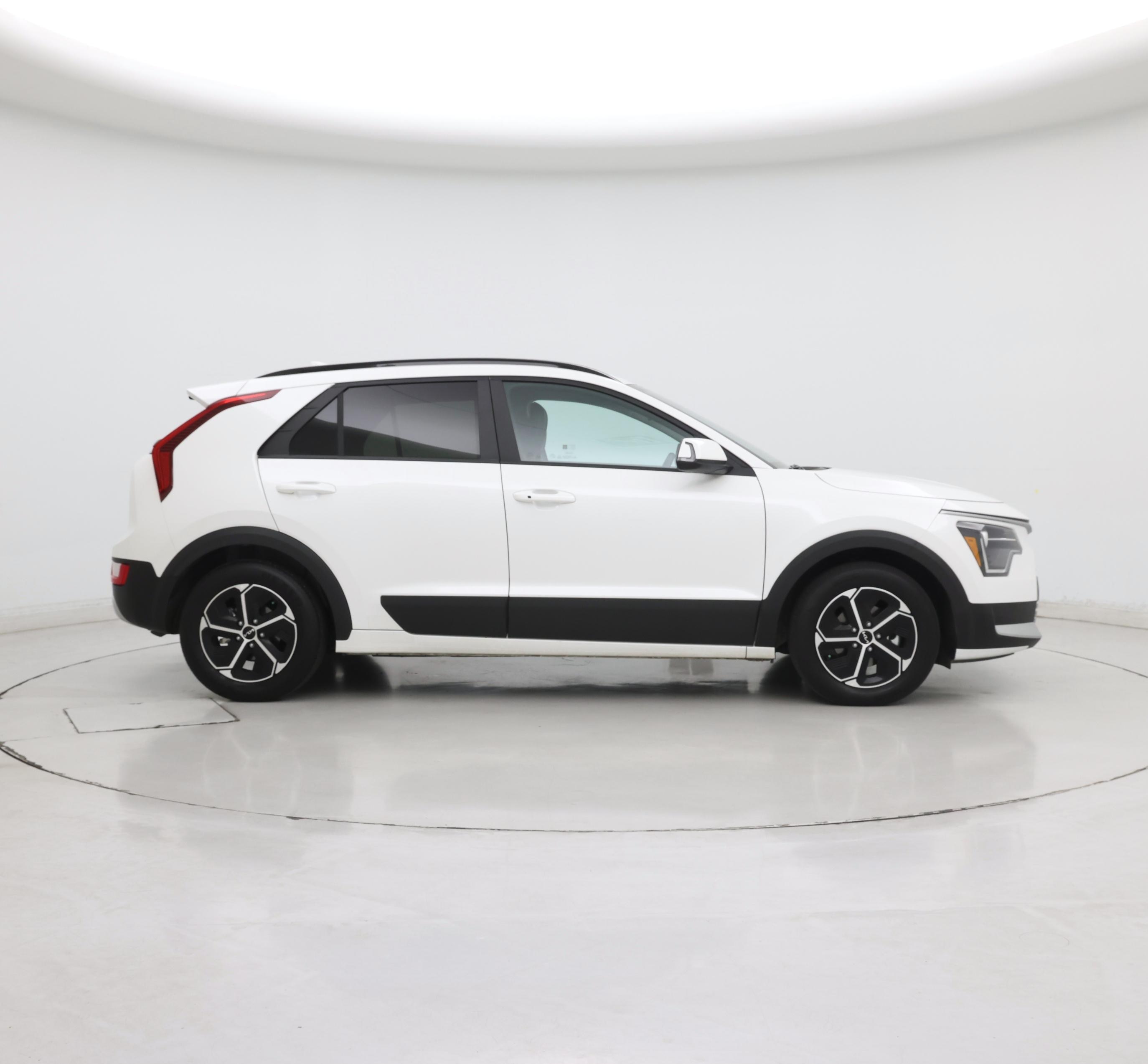 Thumbnail: 2023 Kia Niro - 7