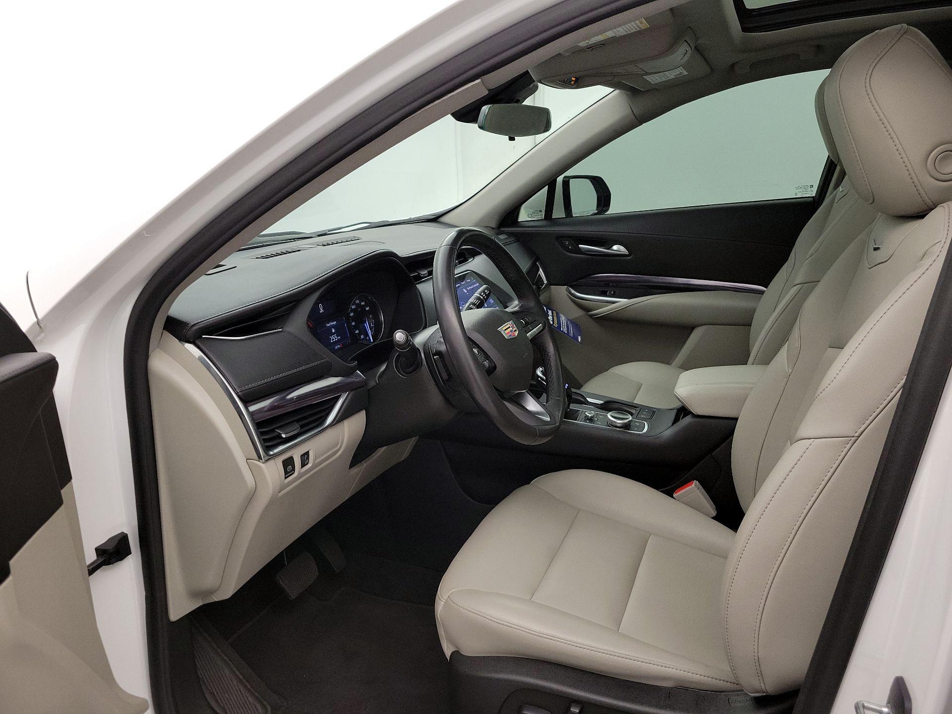Thumbnail: 2023 Cadillac XT4 - 11