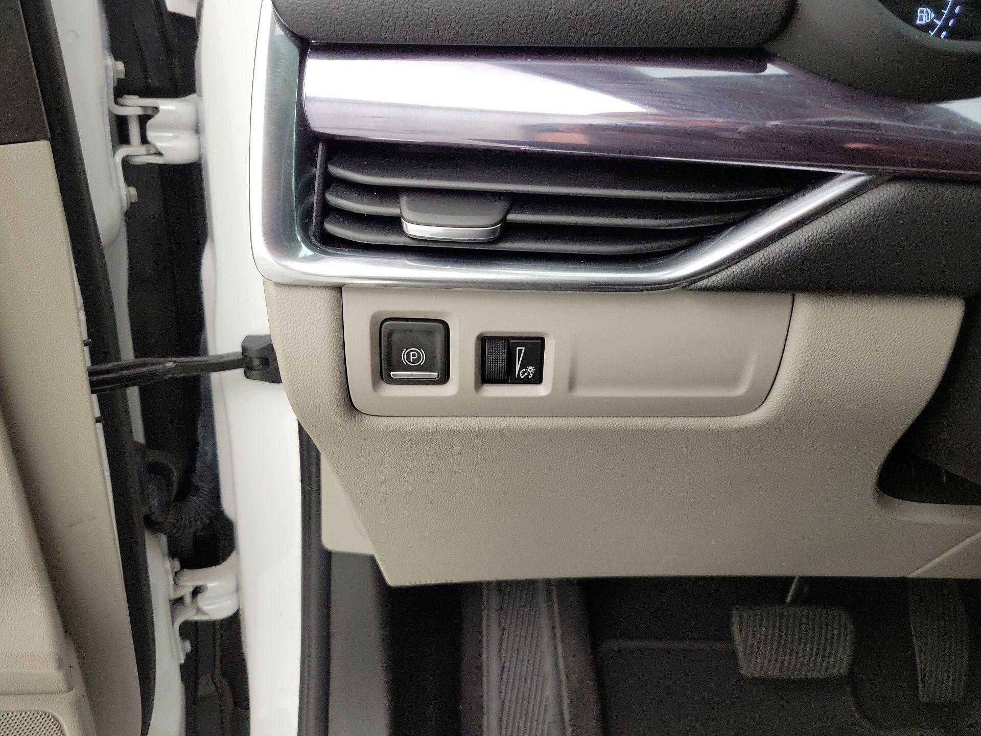 Thumbnail: 2023 Cadillac XT4 - 13