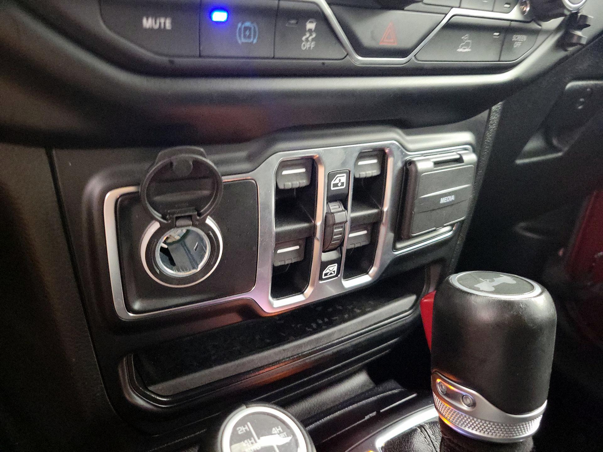 Thumbnail: 2021 Jeep Wrangler - 18