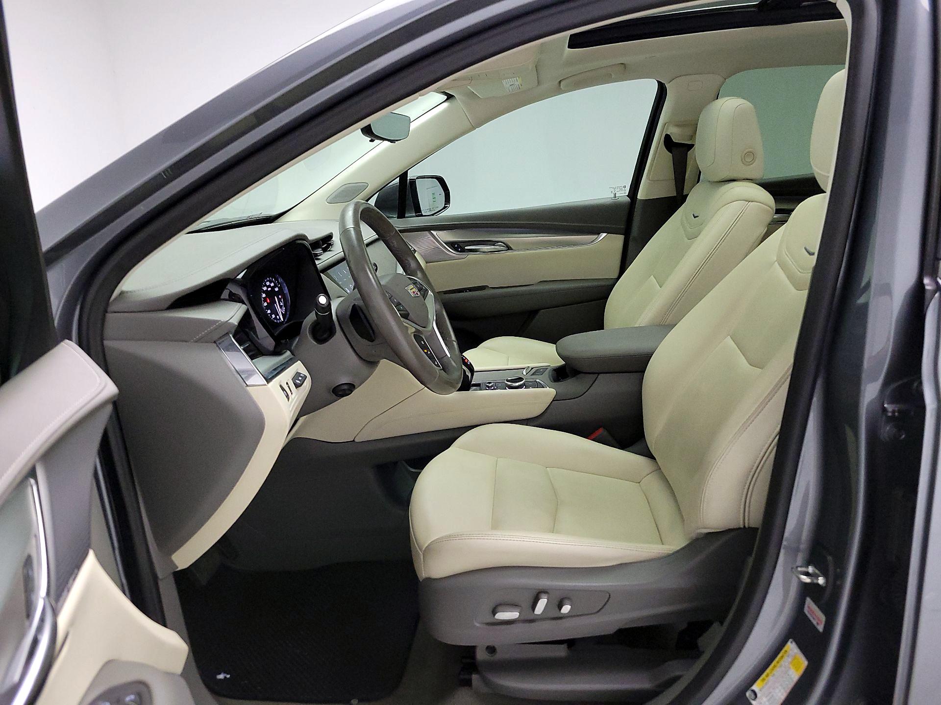 Thumbnail: 2021 Cadillac XT5 - 11