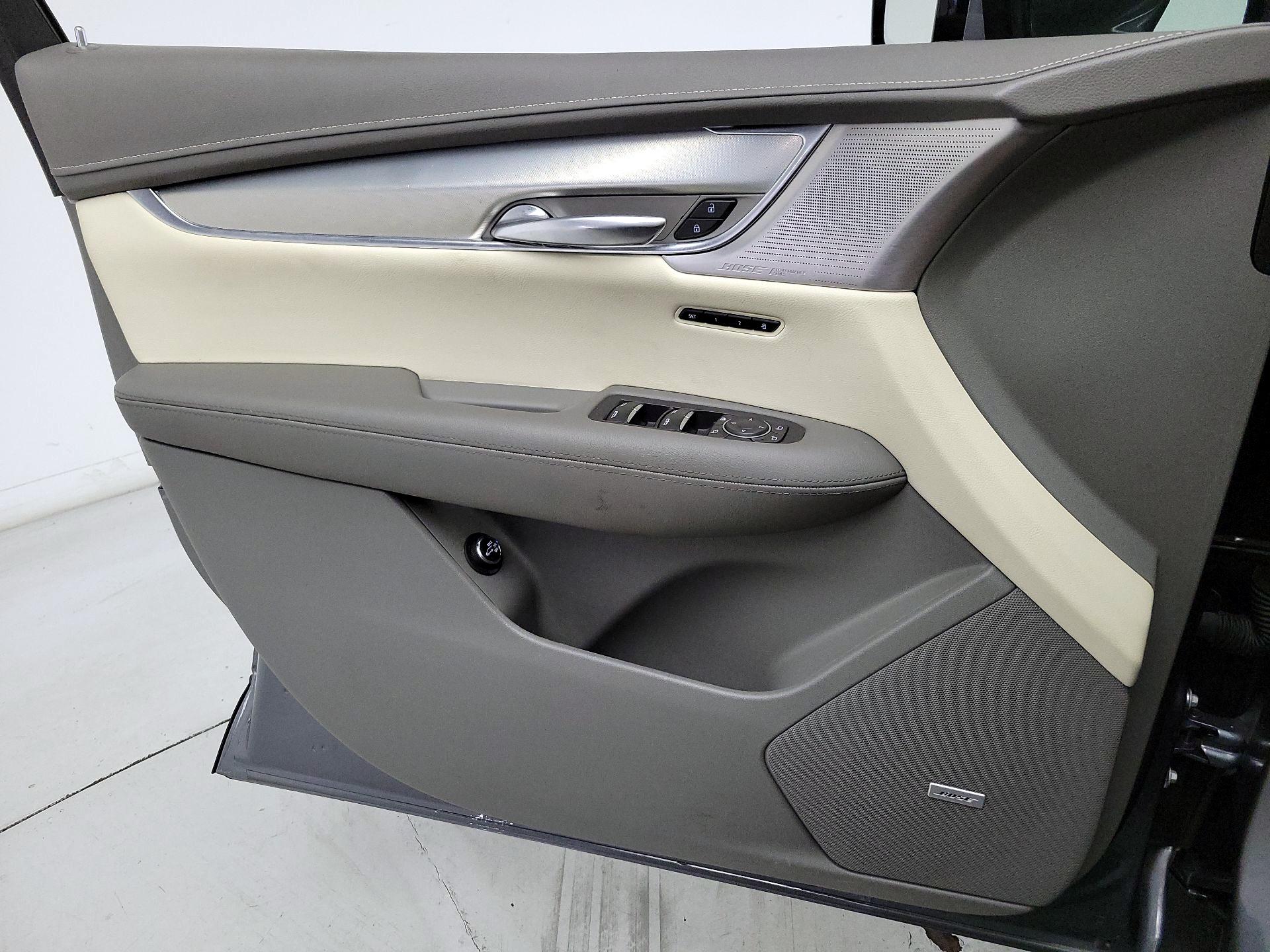 Thumbnail: 2021 Cadillac XT5 - 12