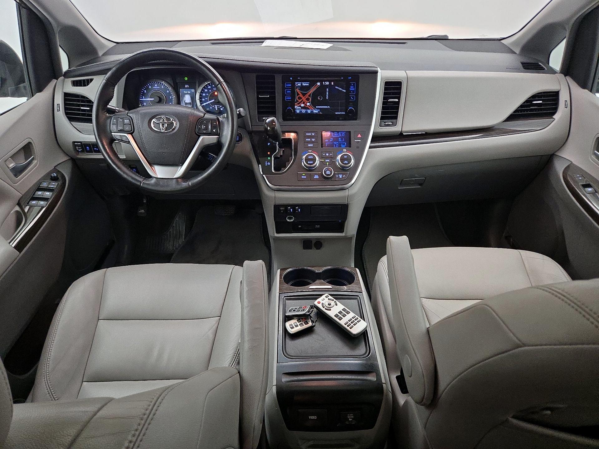 Thumbnail: 2015 Toyota Sienna - 9