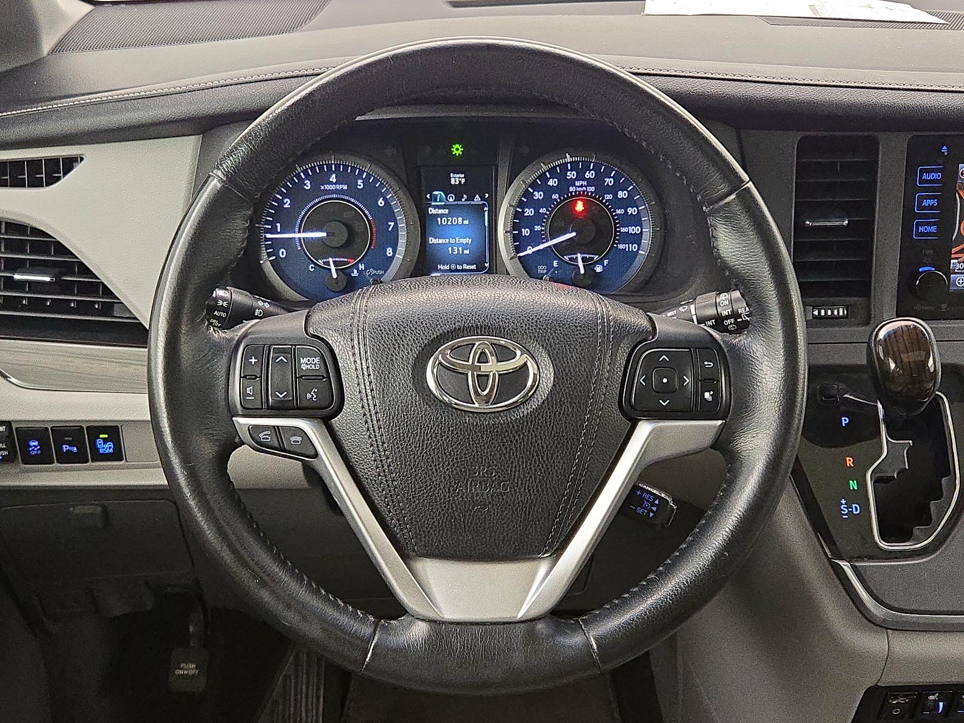 Thumbnail: 2015 Toyota Sienna - 10