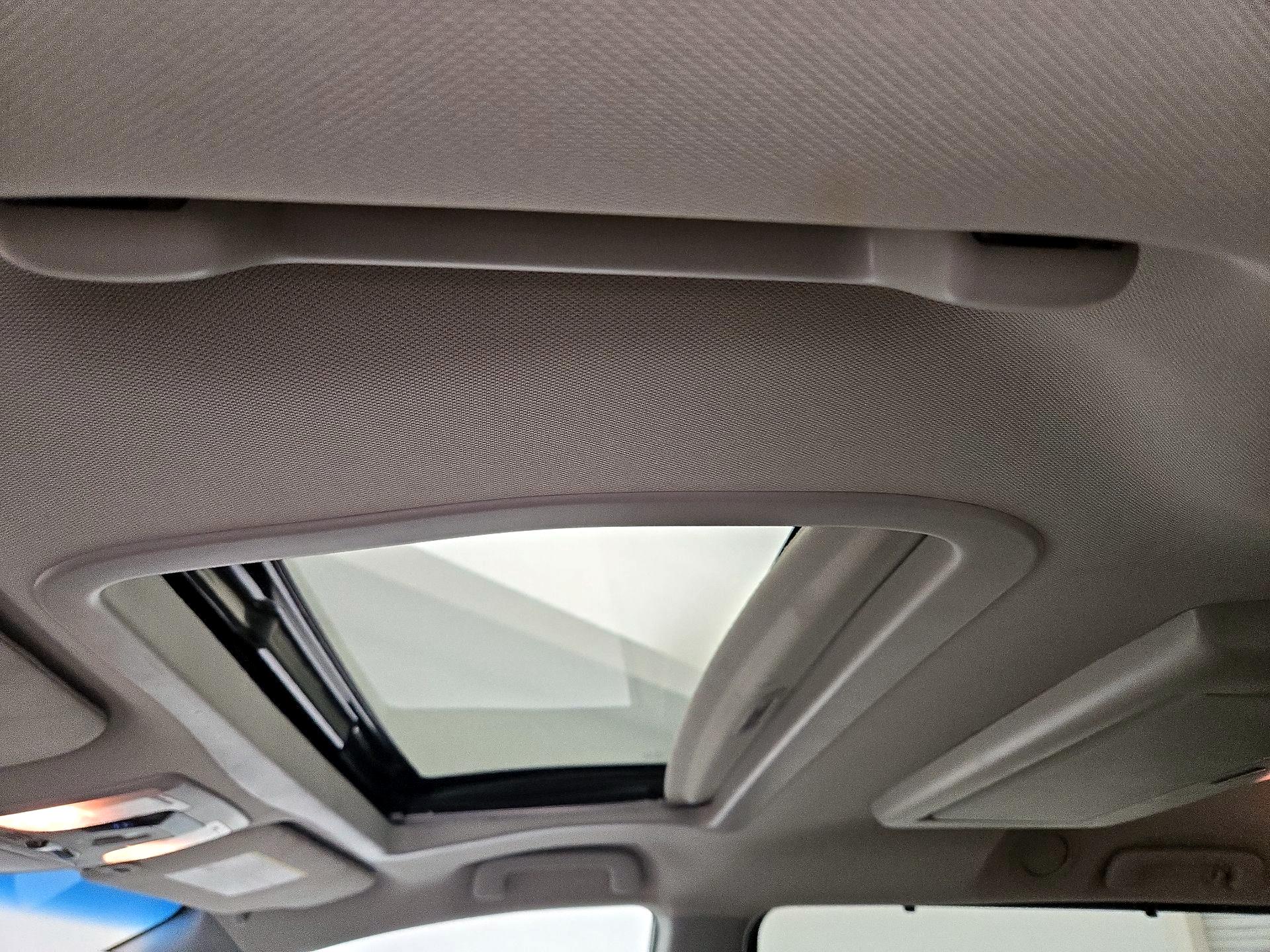 Thumbnail: 2015 Toyota Sienna - 20
