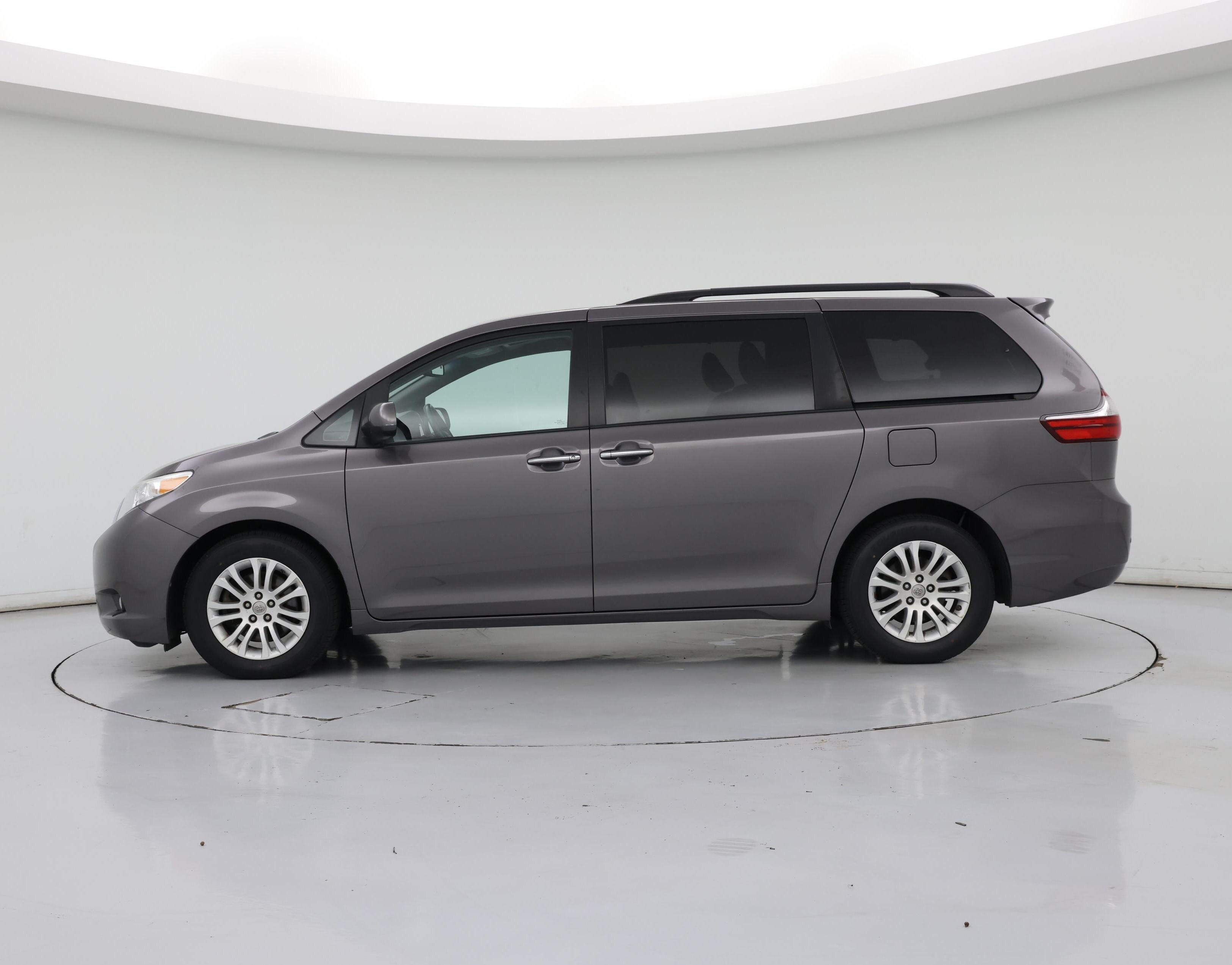 Thumbnail: 2015 Toyota Sienna - 3