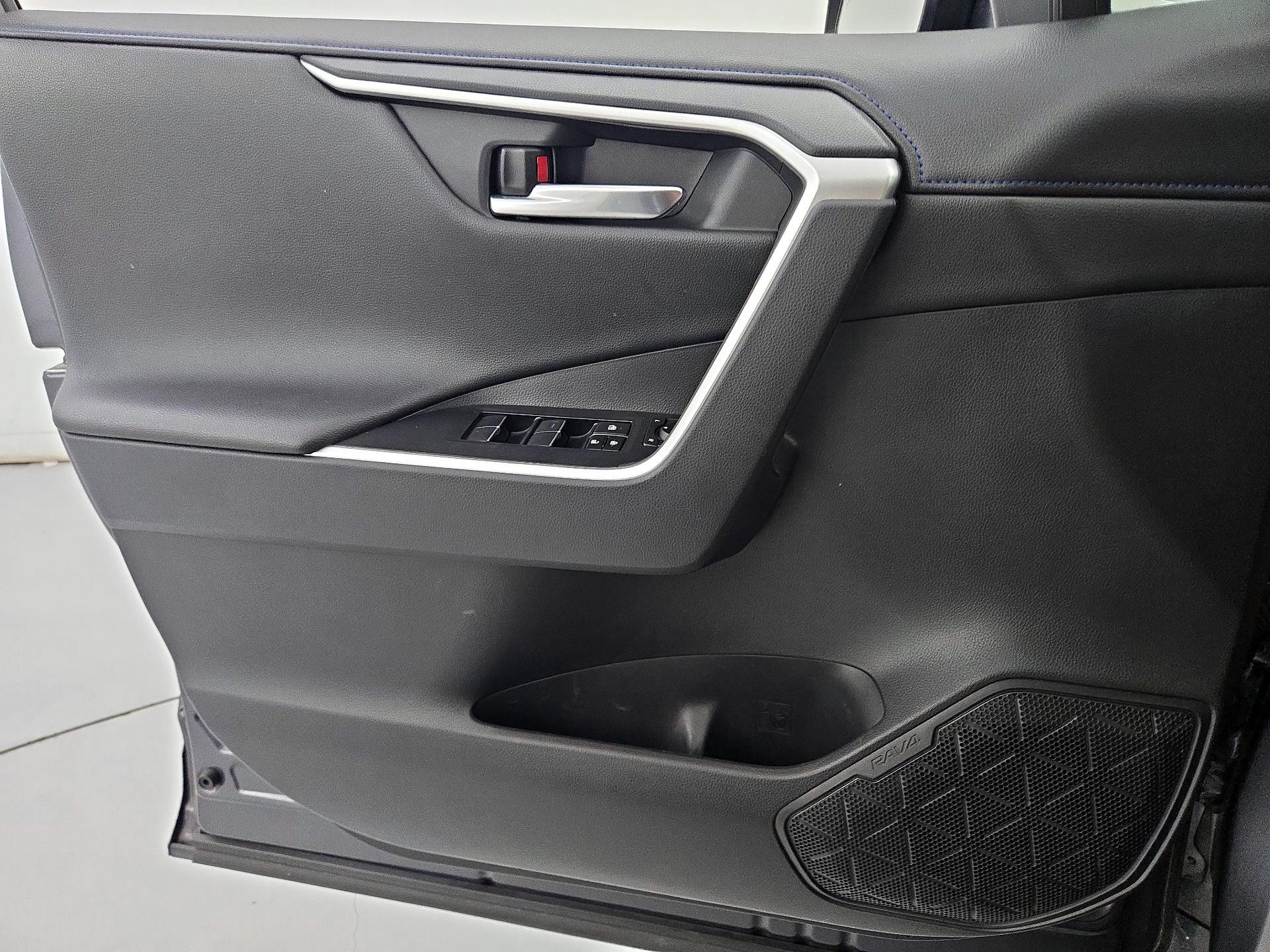 Thumbnail: 2019 Toyota RAV4 - 12