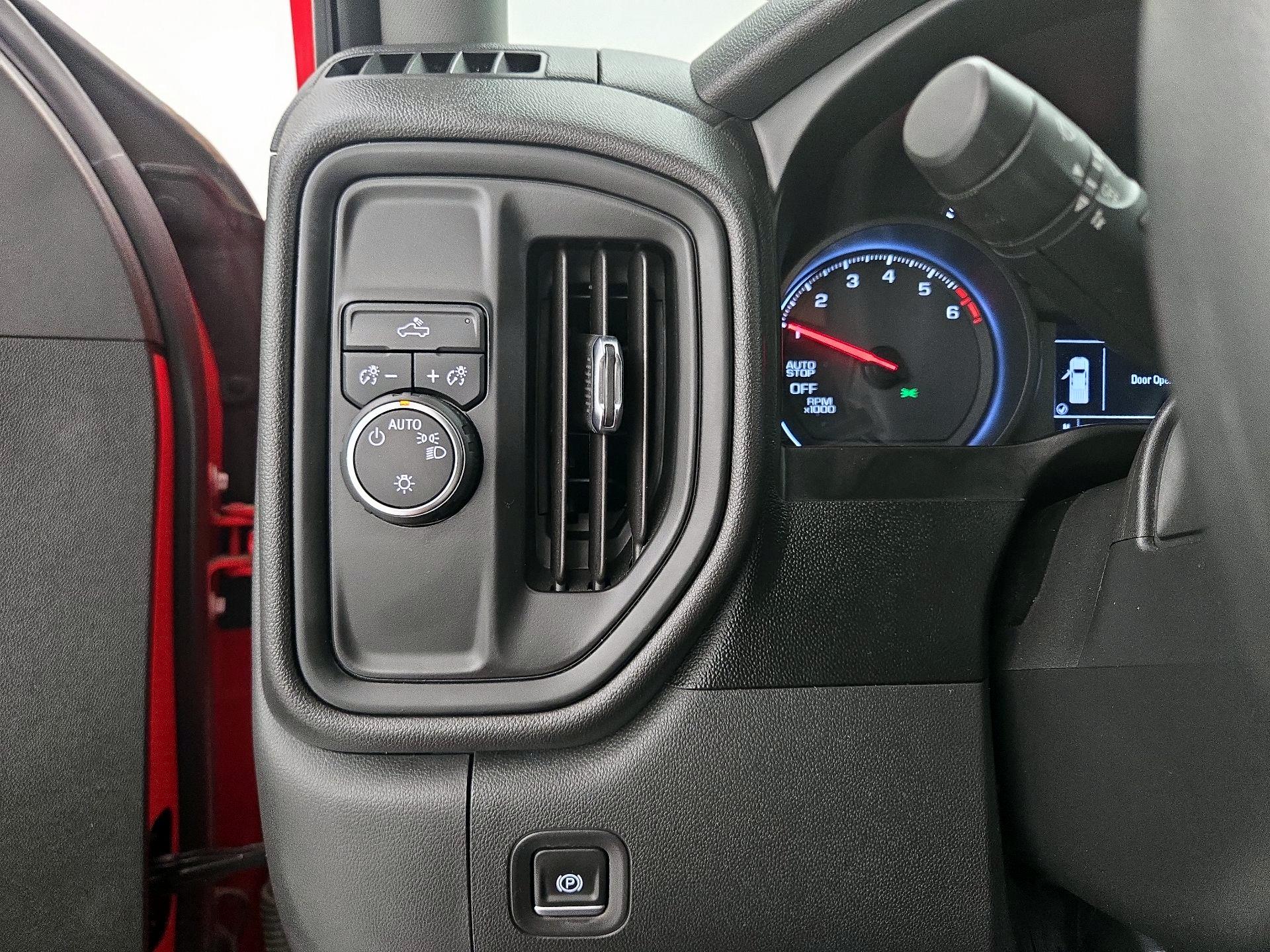 Thumbnail: 2021 Chevrolet Silverado 1500 - 13