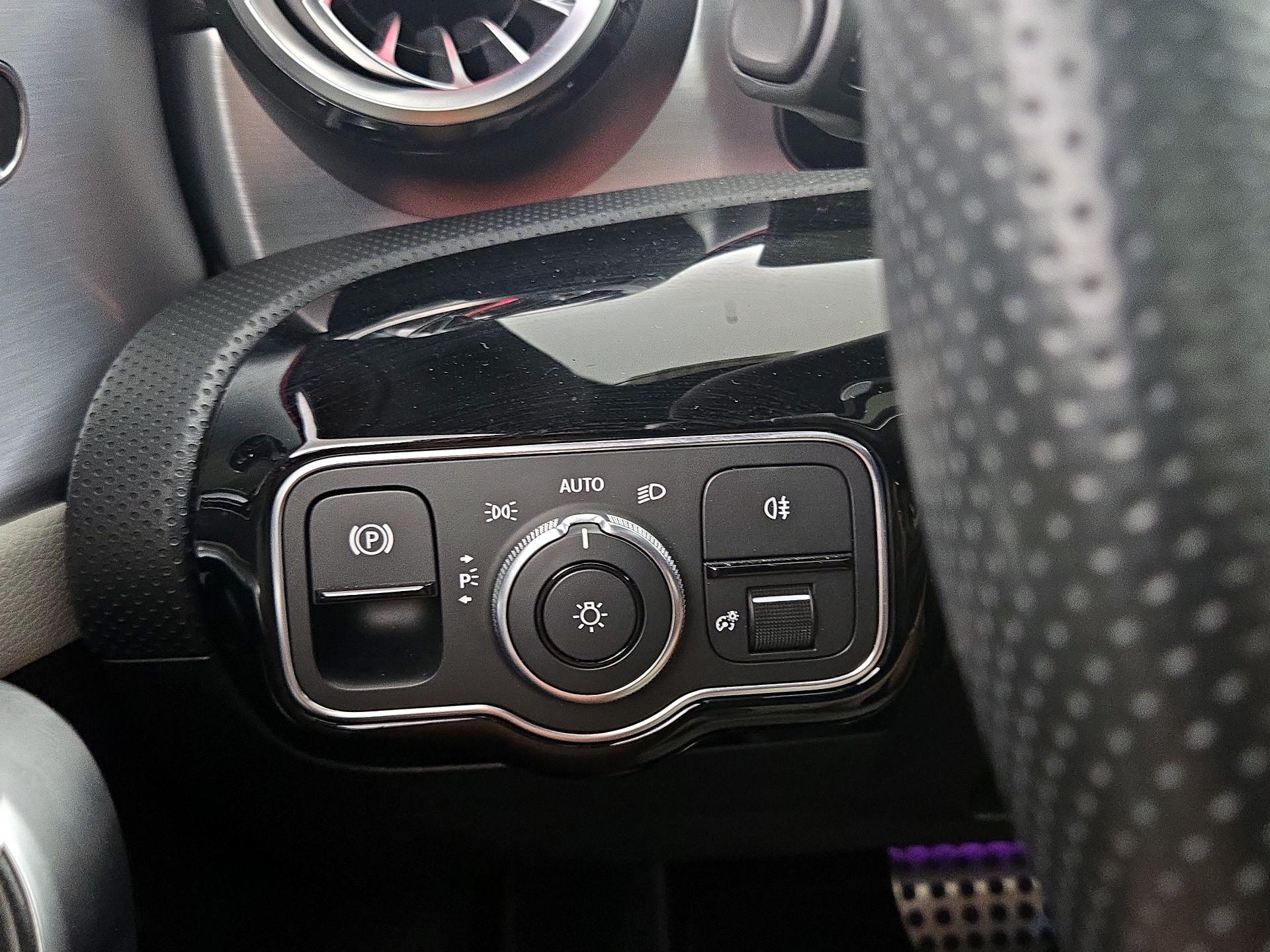 Thumbnail: 2021 Mercedes-Benz A-Class - 13