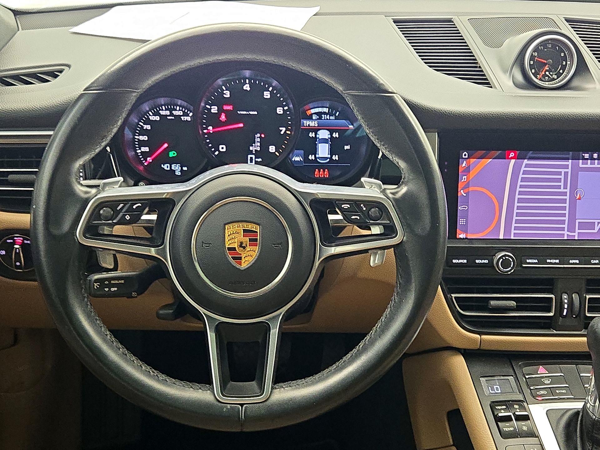 Thumbnail: 2021 Porsche Macan - 10