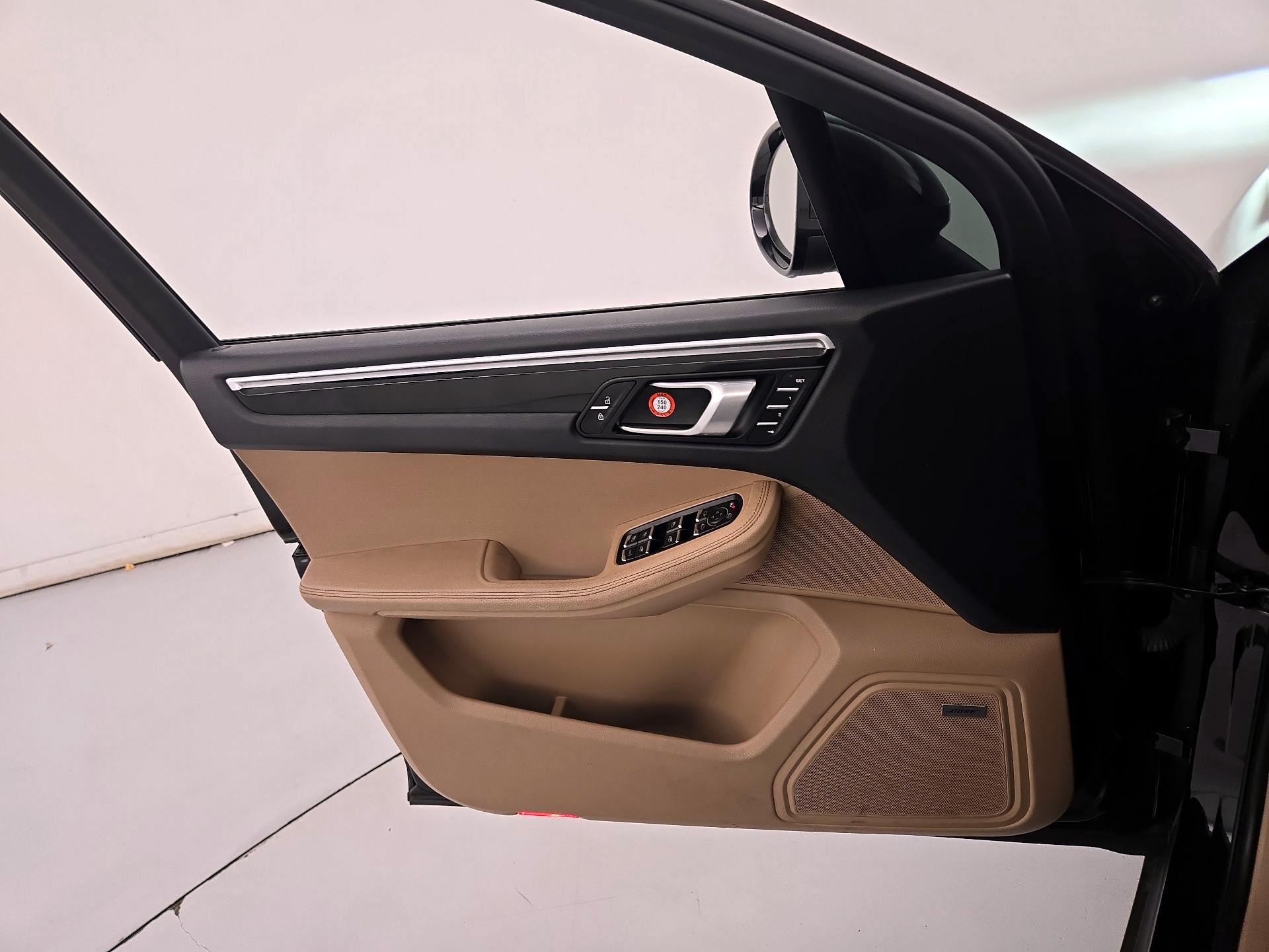 Thumbnail: 2021 Porsche Macan - 12