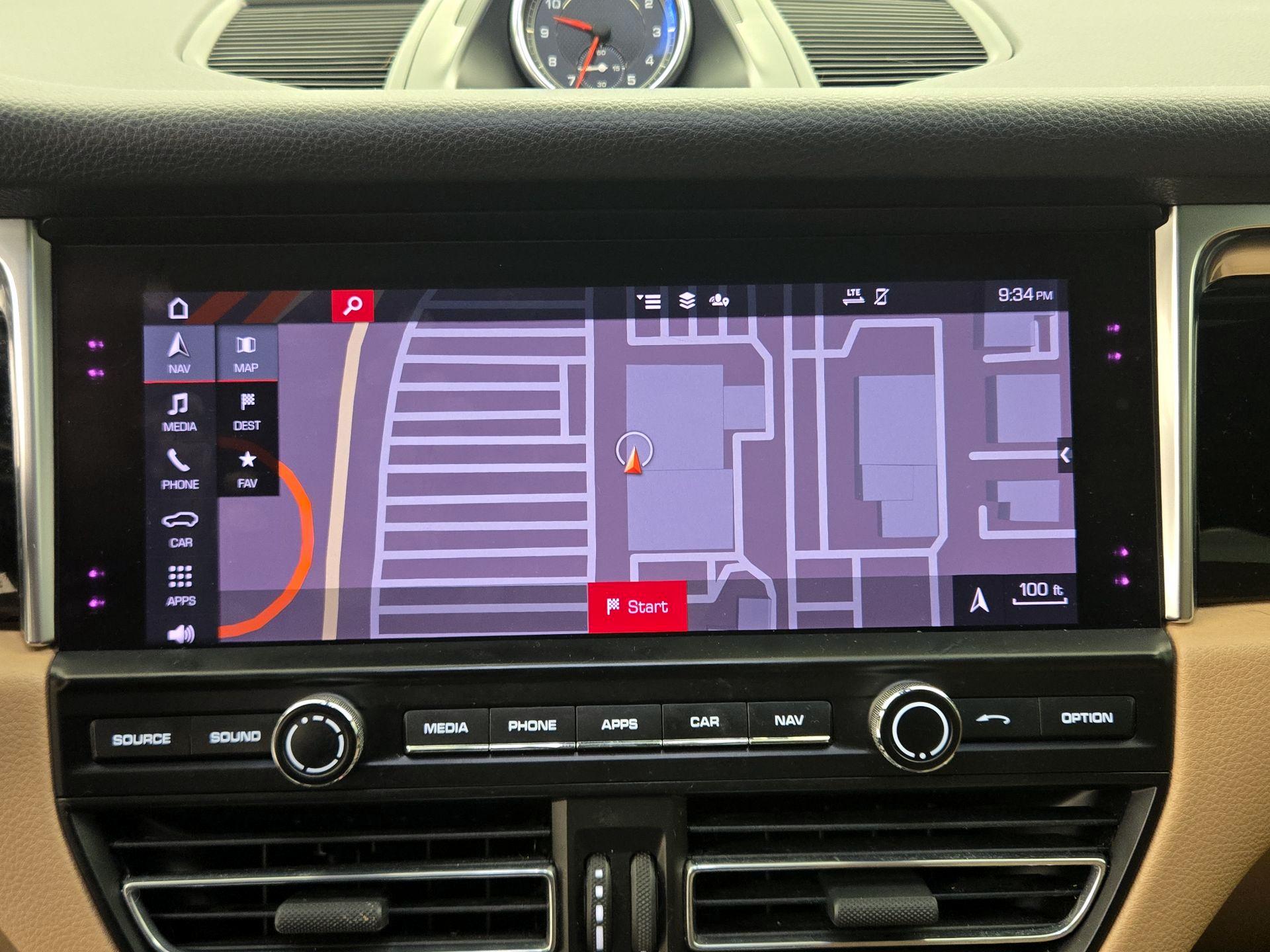 Thumbnail: 2021 Porsche Macan - 14