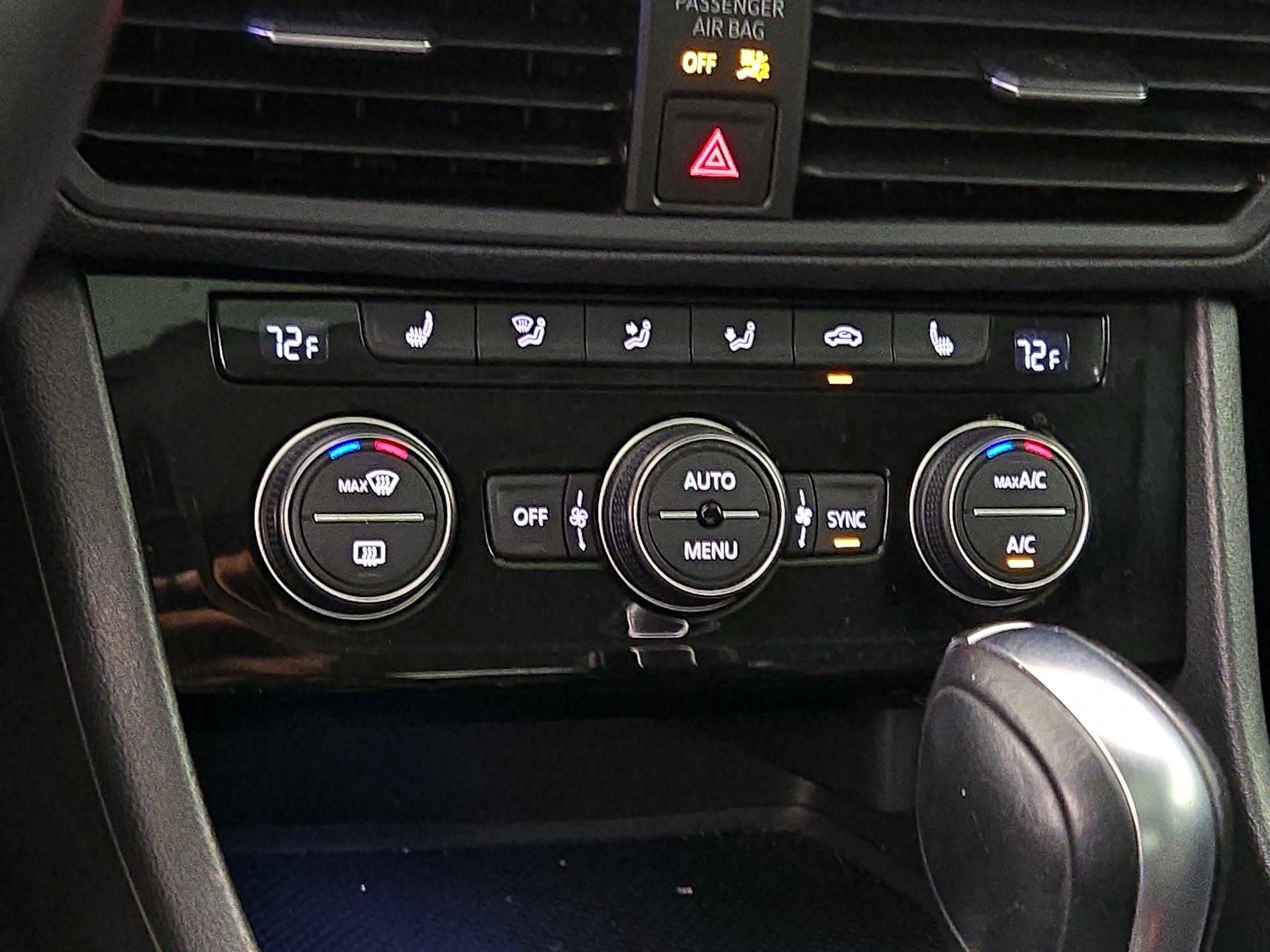 Thumbnail: 2019 Volkswagen Jetta - 16