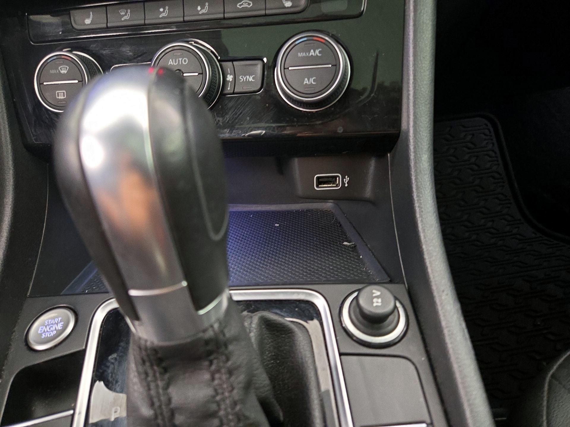 Thumbnail: 2019 Volkswagen Jetta - 18