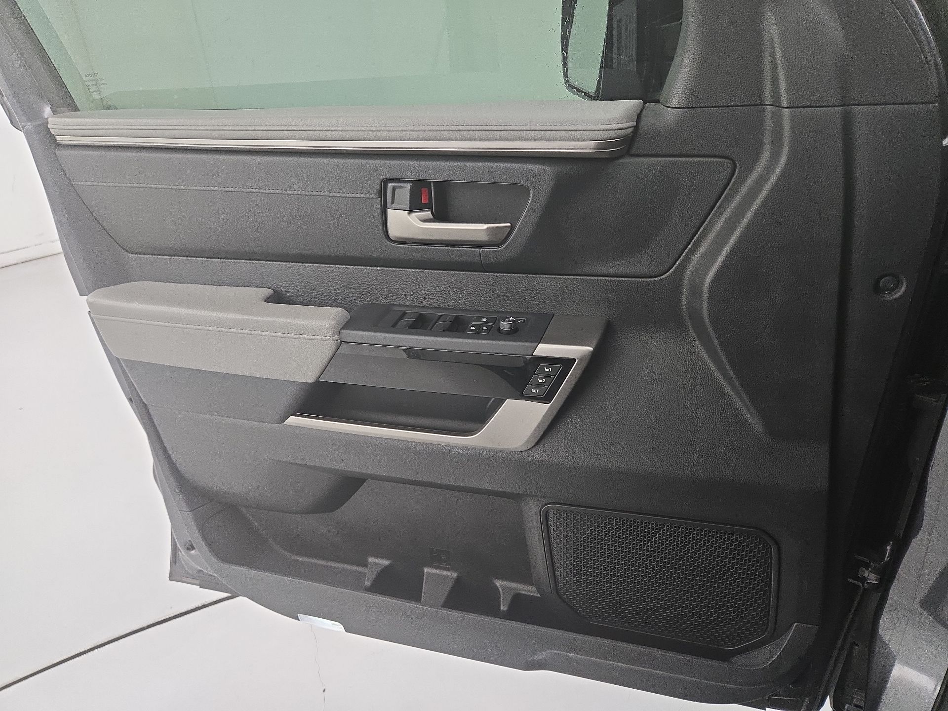 Thumbnail: 2022 Toyota Tundra - 12