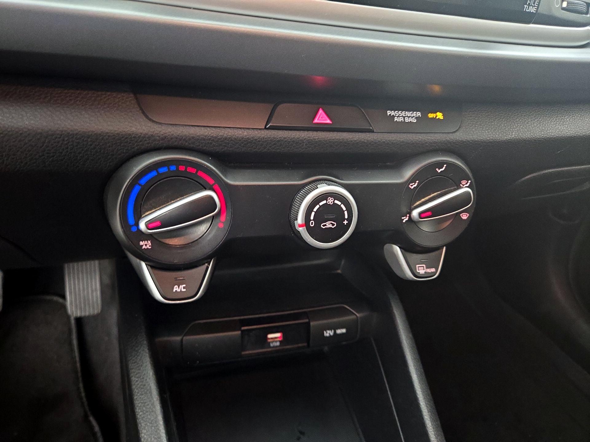 Thumbnail: 2022 Kia Rio - 16