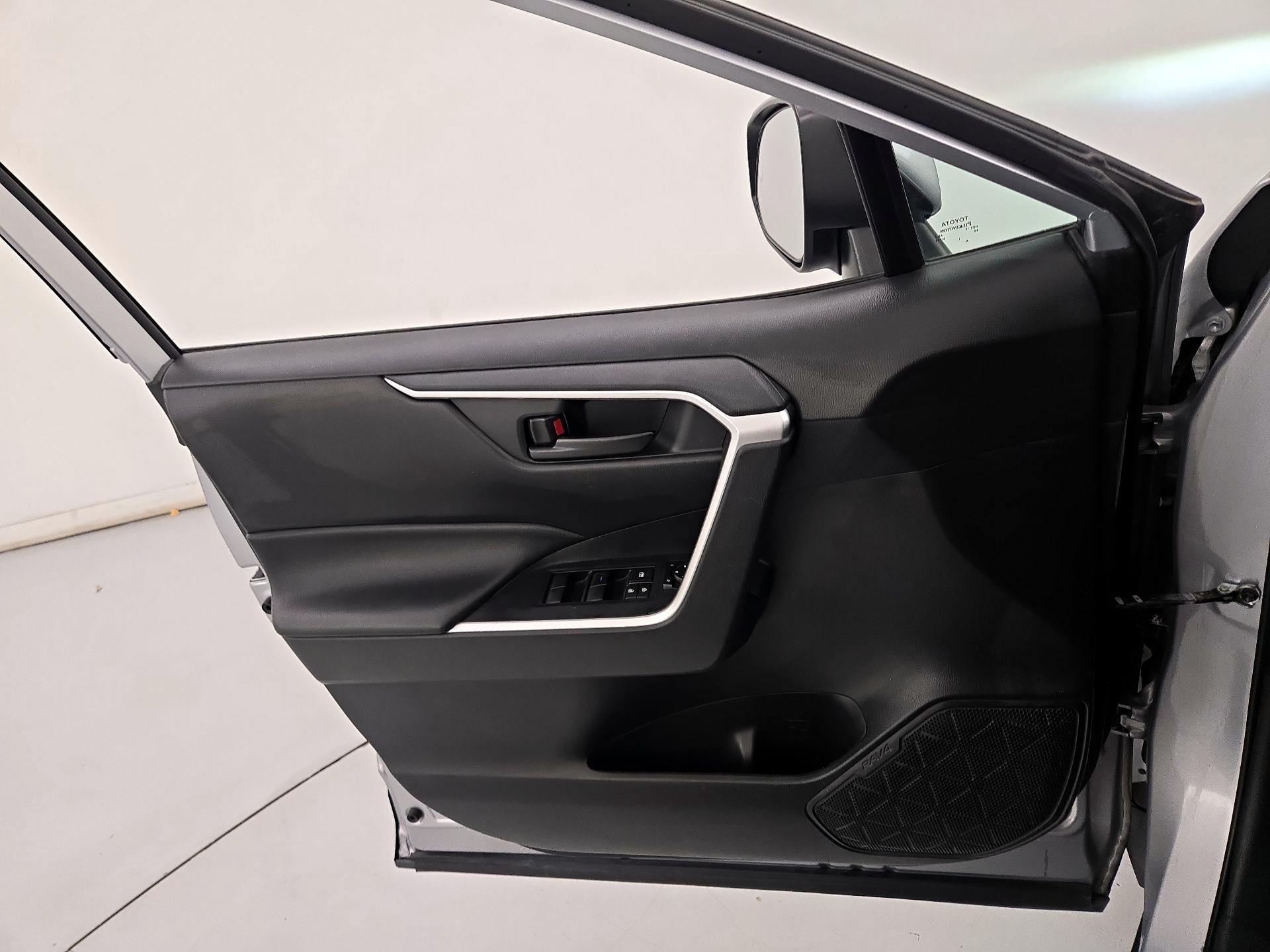 Thumbnail: 2022 Toyota RAV4 - 12