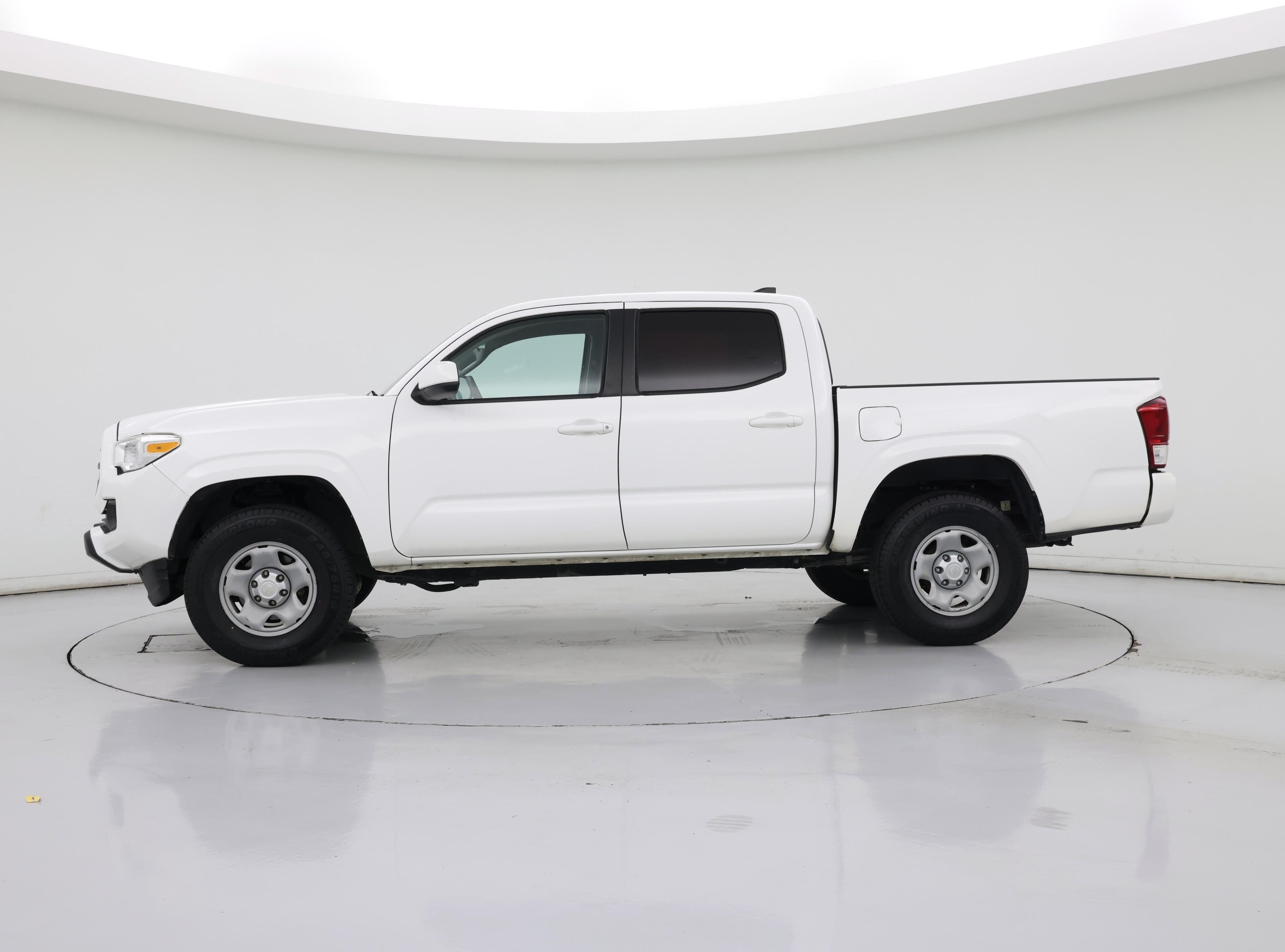 Thumbnail: 2018 Toyota Tacoma - 3