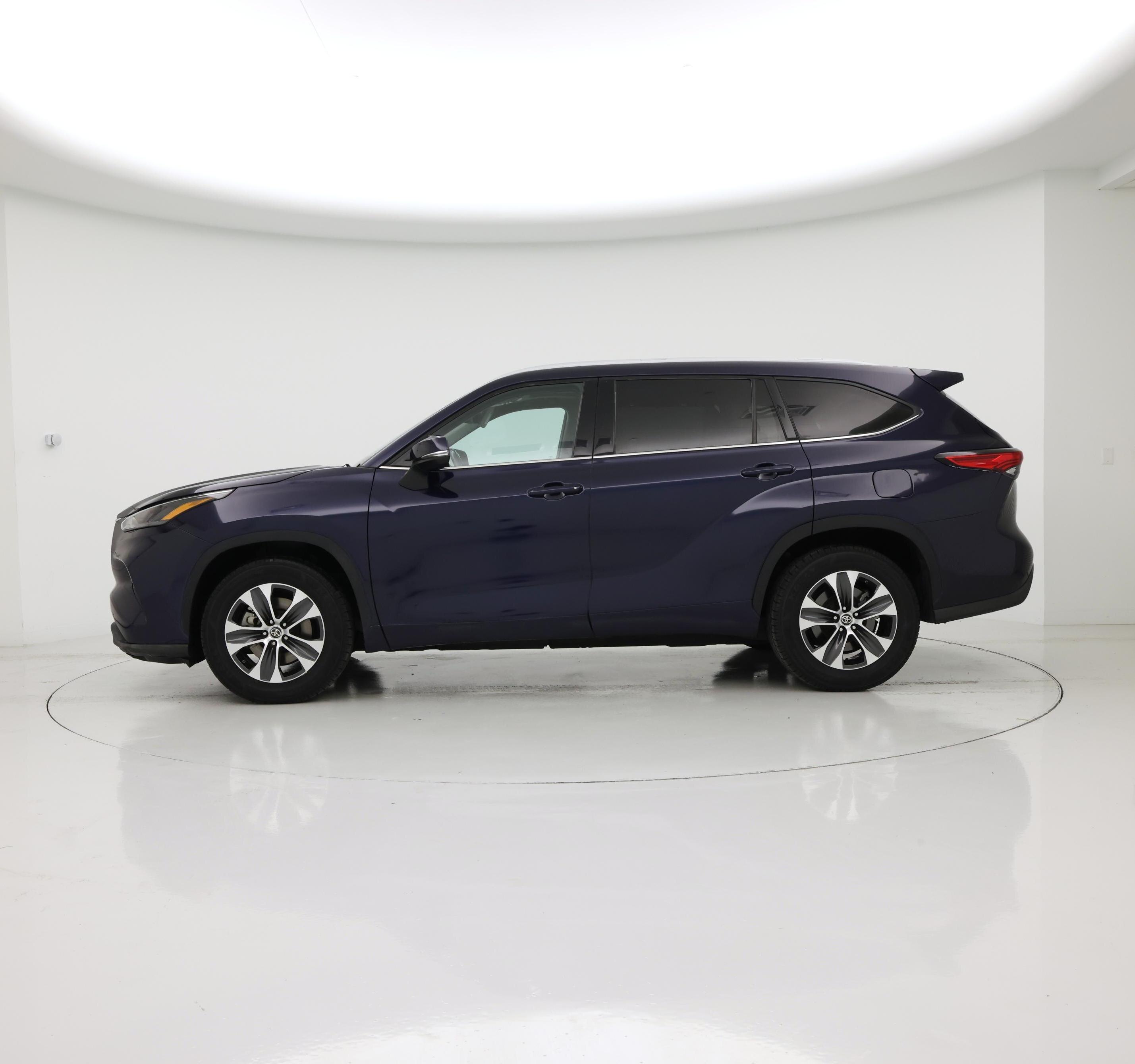 Thumbnail: 2022 Toyota Highlander - 3