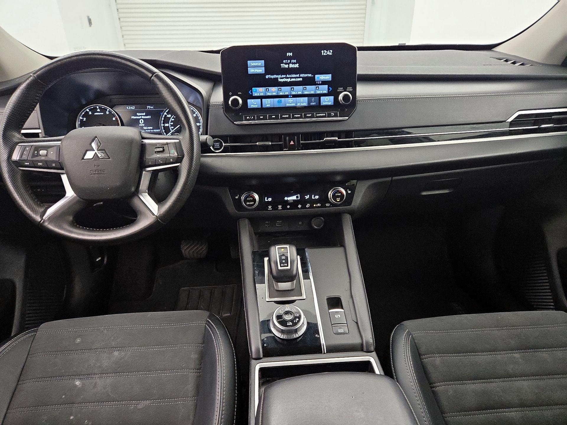 Thumbnail: 2024 Mitsubishi Outlander - 9