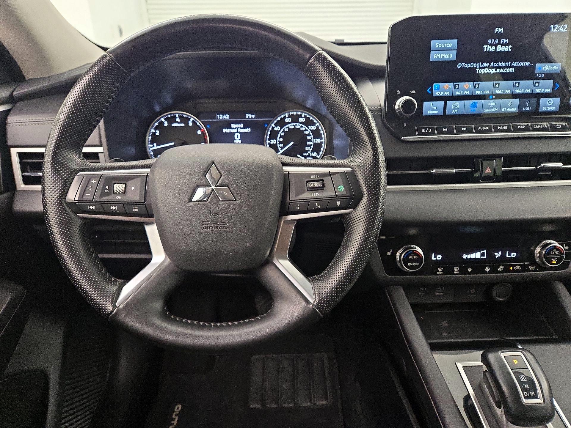 Thumbnail: 2024 Mitsubishi Outlander - 10
