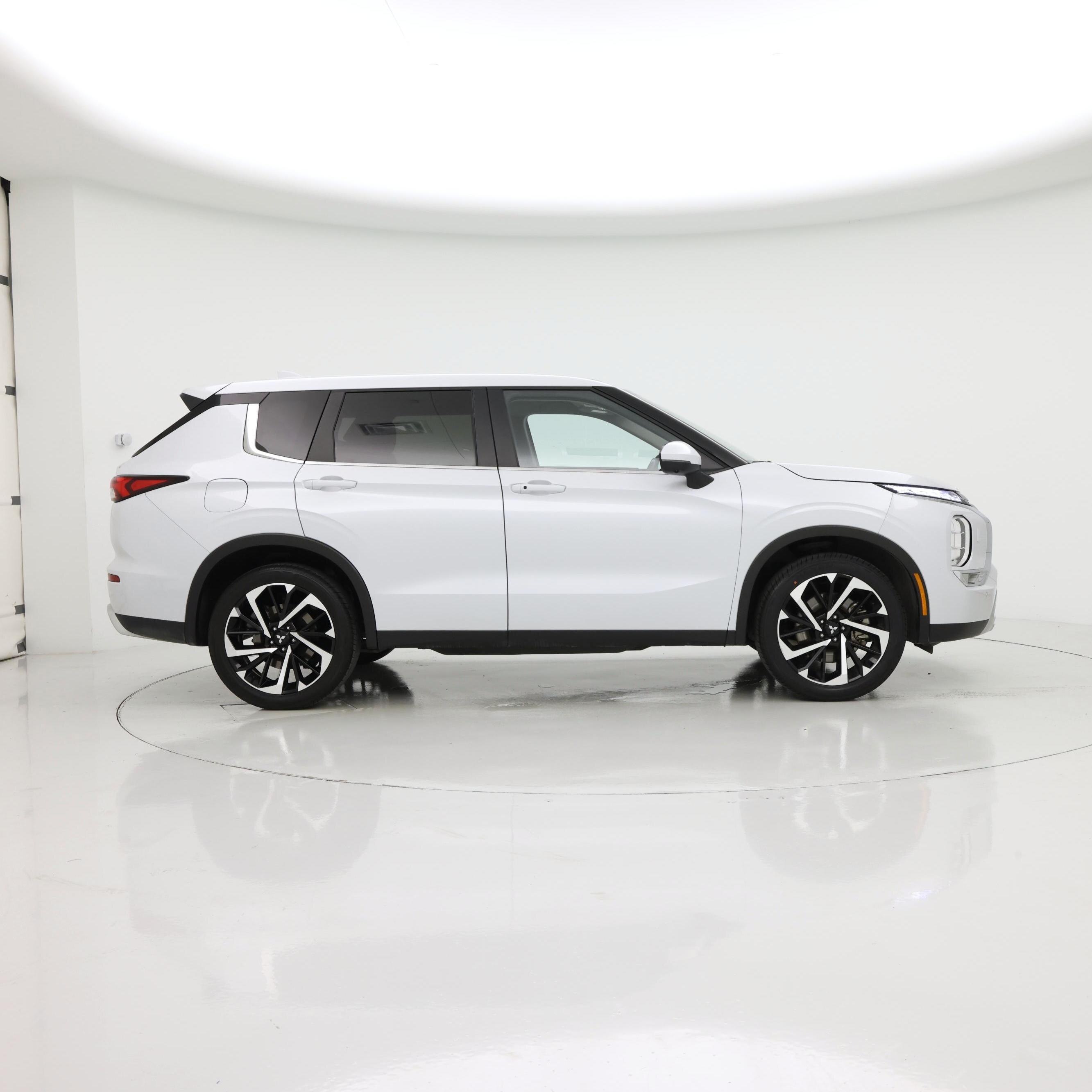 Thumbnail: 2024 Mitsubishi Outlander - 7