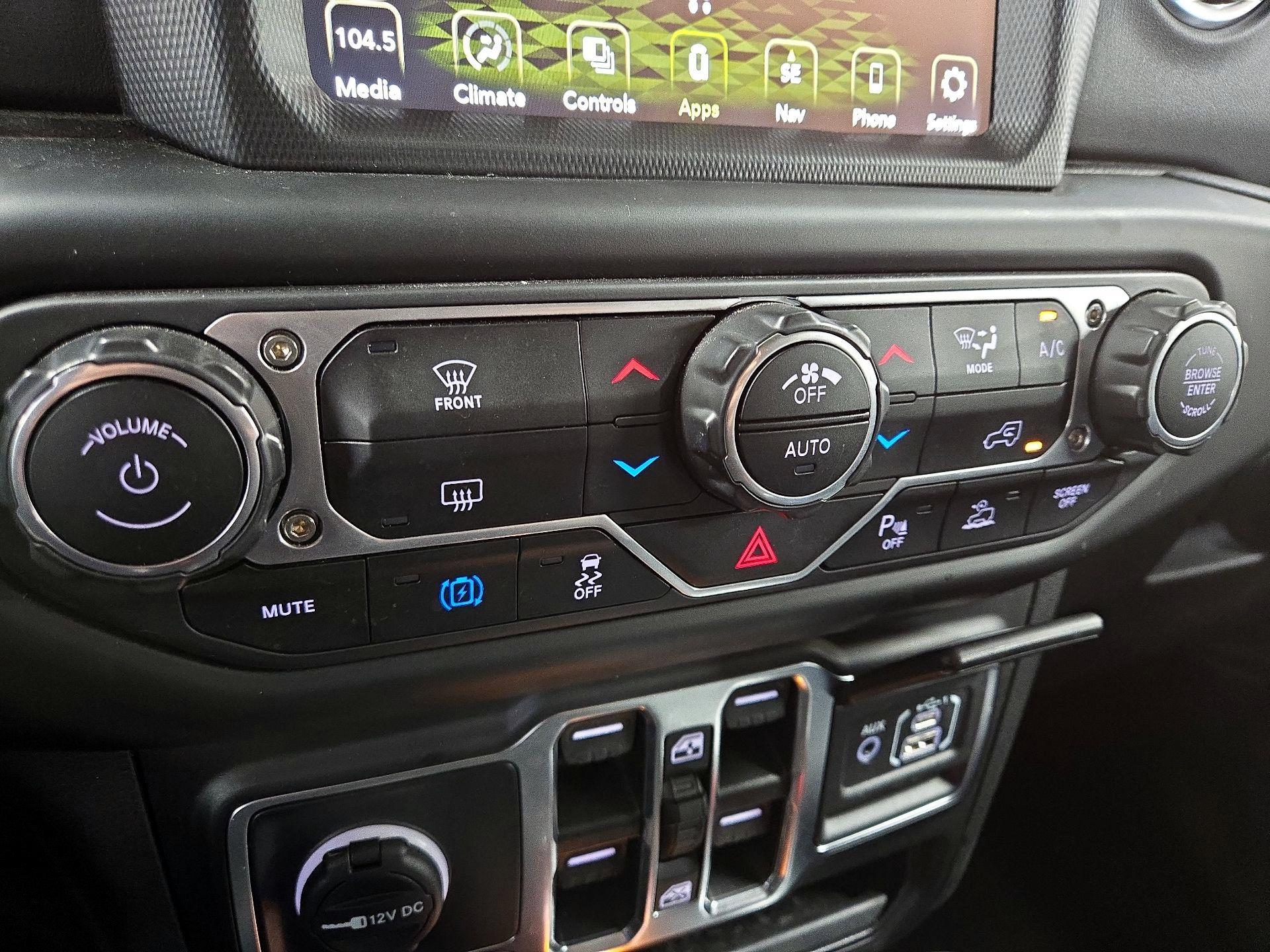 Thumbnail: 2022 Jeep Wrangler - 17