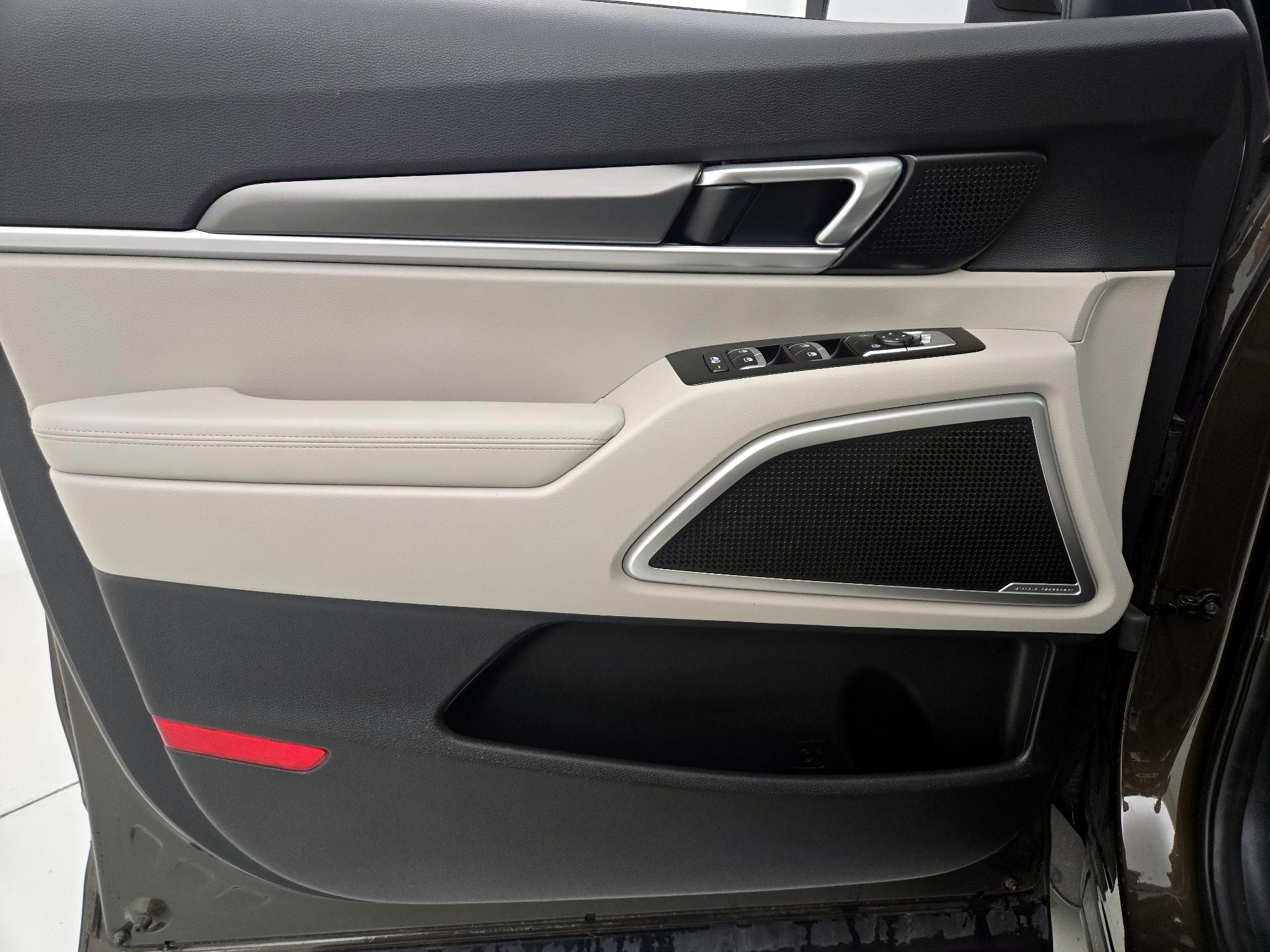 Thumbnail: 2020 Kia Telluride - 12